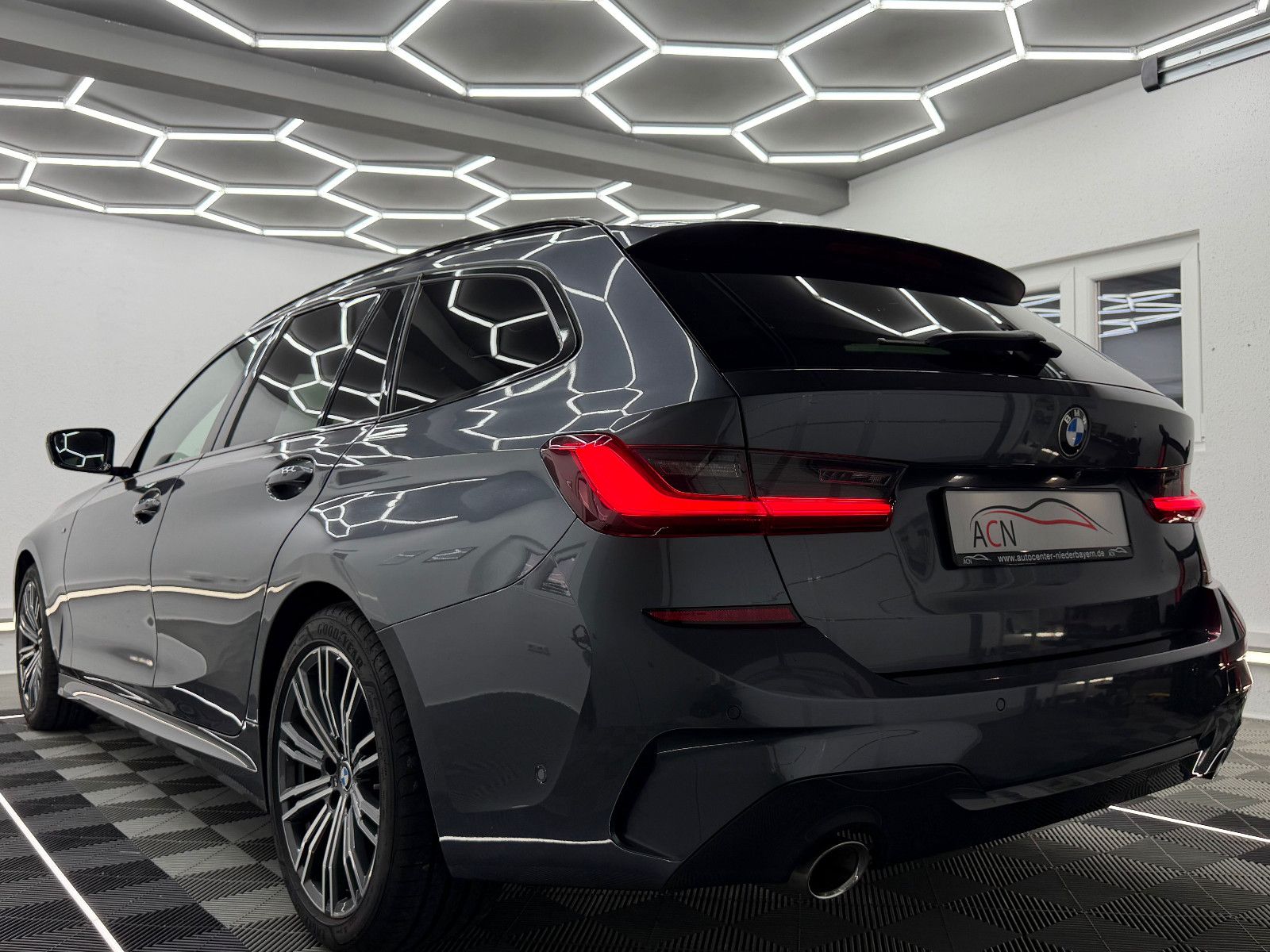Fahrzeugabbildung BMW 320 d xDrive M SPORT/LED/HuD/H&K/AHK/ACC/VIRCO