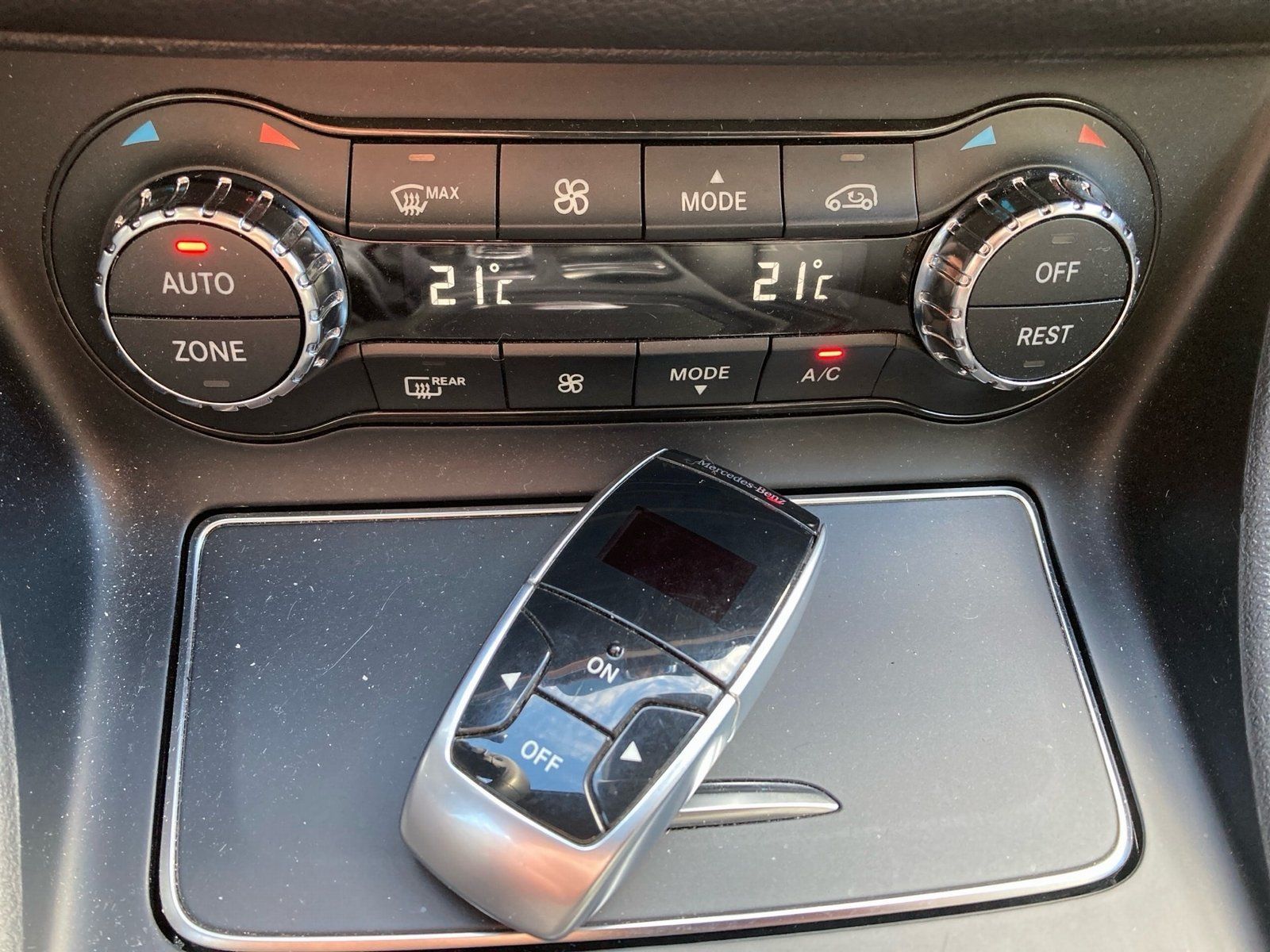 Fahrzeugabbildung Mercedes-Benz CLA 200 Urban*Panorama*Kamera*AHK*LED*Standheiz*