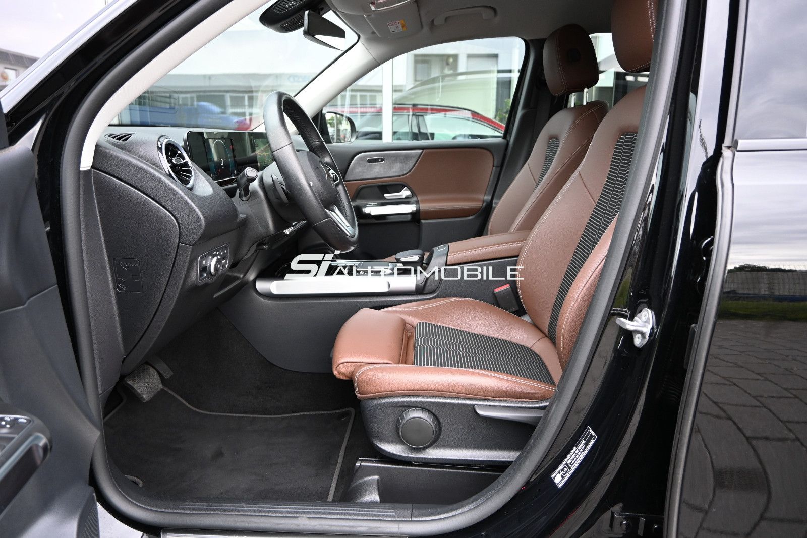 Fahrzeugabbildung Mercedes-Benz GLB 200 d Aut. Night Paket °AHK°STANDHEIZ°KAMERA