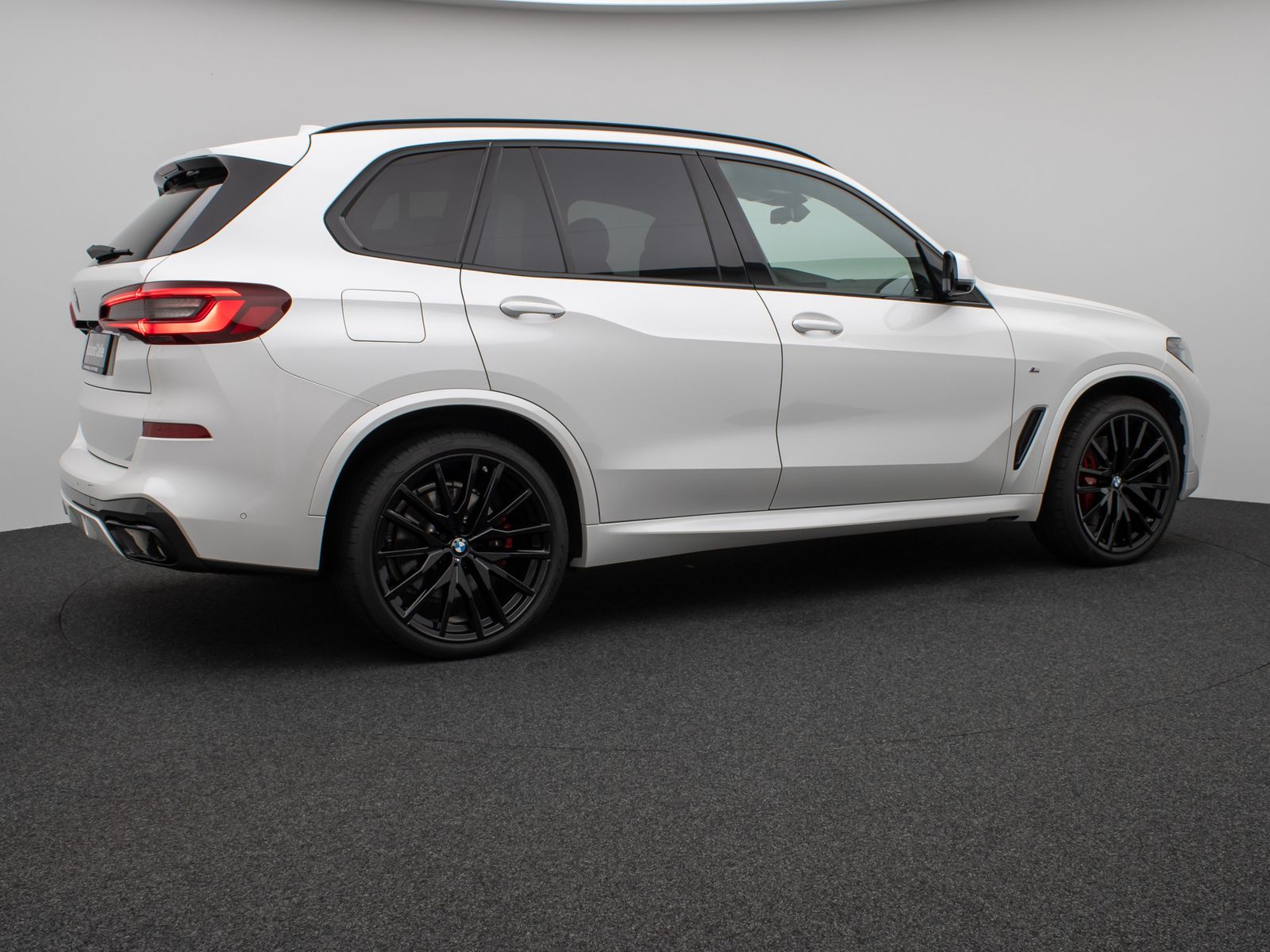 Fahrzeugabbildung BMW X5 xD40d M Sport Panorama Laser 360°HUD DAB B&W