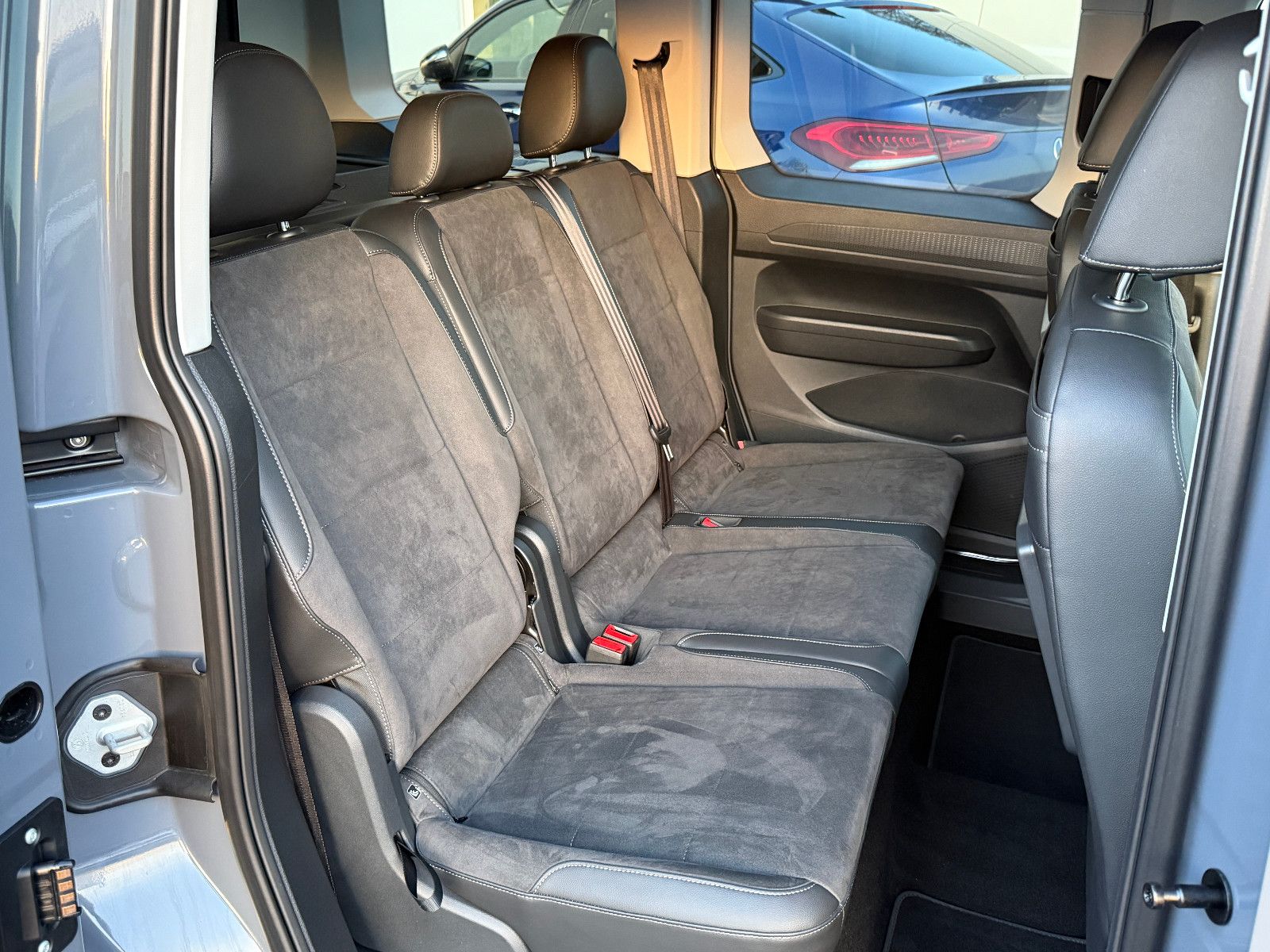 Fahrzeugabbildung Volkswagen Caddy Style TSI DSG ACC AHK Navi LED Kamera SHZ