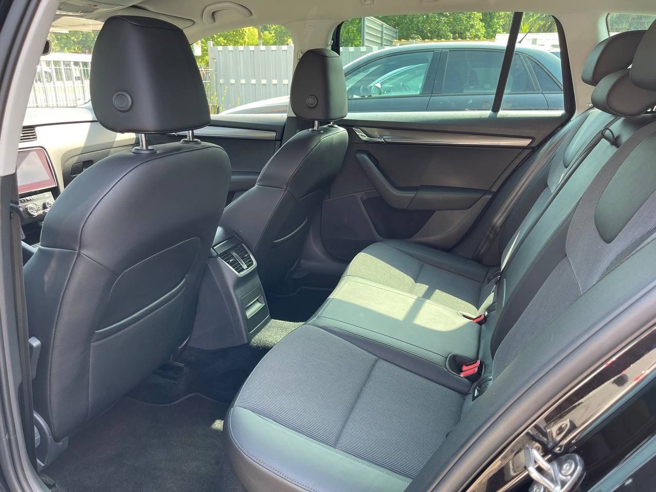 Fahrzeugabbildung SKODA Octavia 2.0 TDI  Style*StHz*Navi*SmartLink*ACC*