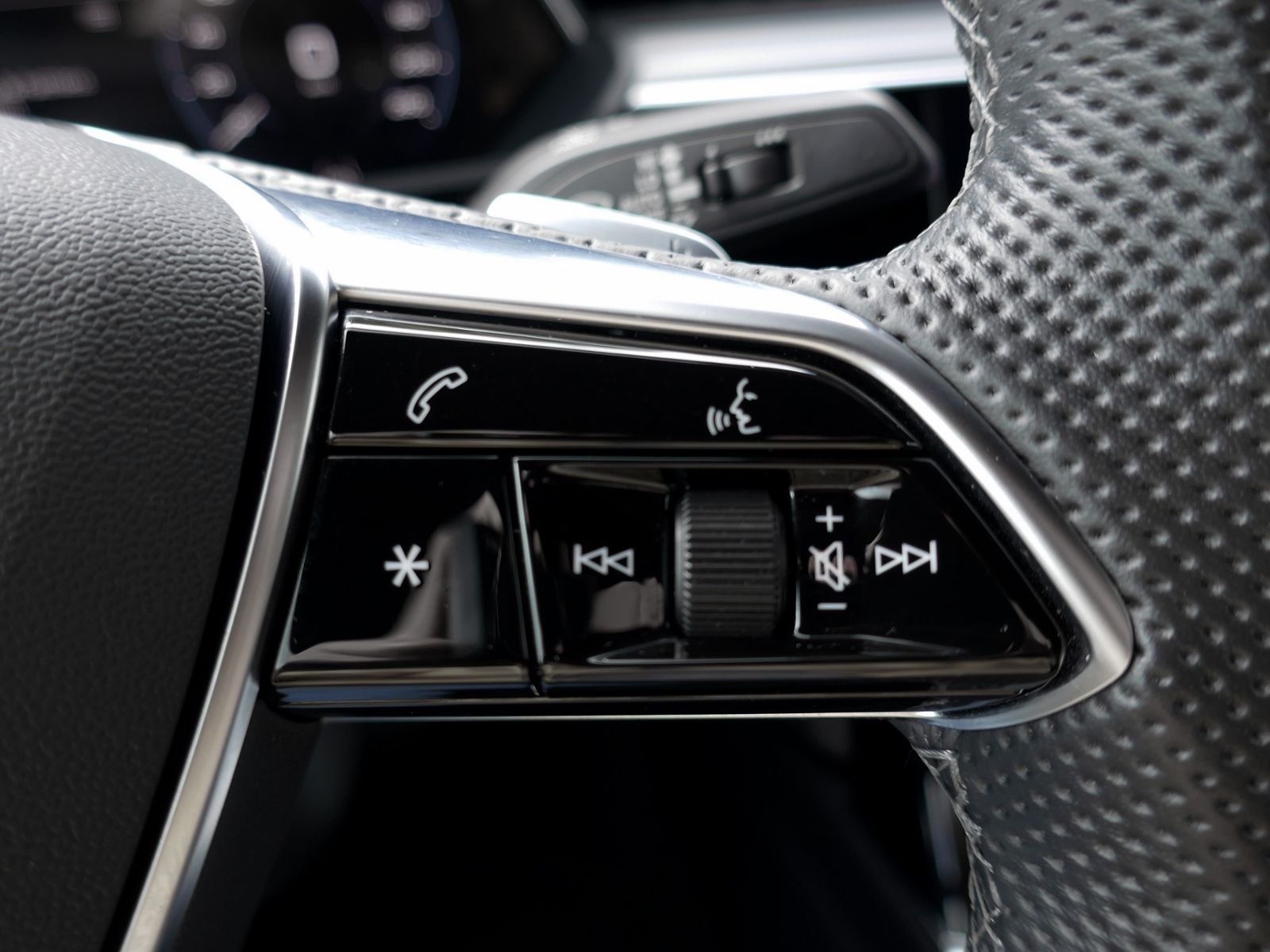 Fahrzeugabbildung Audi e-tron Sportback advanced 55 quattro | LED AHK