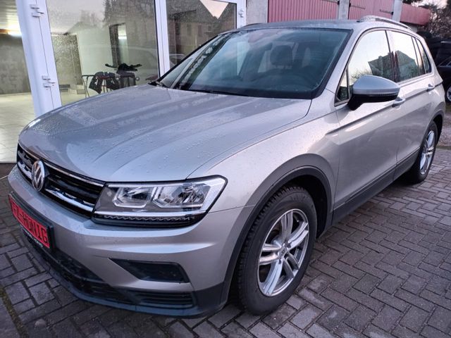 Volkswagen Tiguan 1.5 TSI LED+NAVI+AHK+SHZ+WR+SCHECKHEFT !!