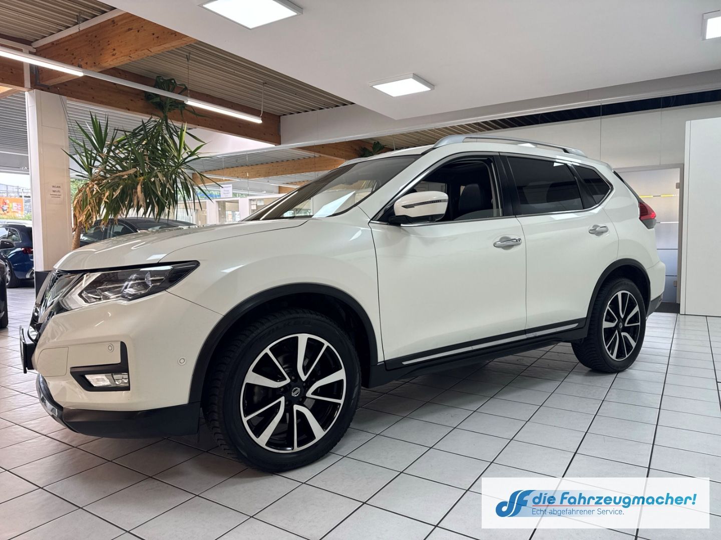 Fahrzeugabbildung Nissan X-Trail Tekna 4x4 2.0 dCi Panorama Navi Soundsys