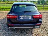 Mercedes-Benz E 300 de T Autom. - - Hybrid (Diesel/Elektro): Blau