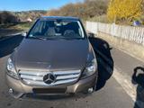 Mercedes-Benz 200 - Mercedes-Benz 200 mit 5 Türen