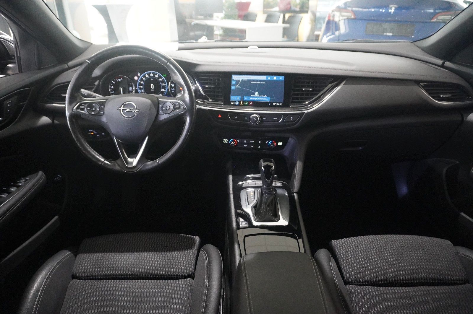 Fahrzeugabbildung Opel Insignia B ST 2.0D ELEGANCE NAVI/LED/KAMERA/DAB+