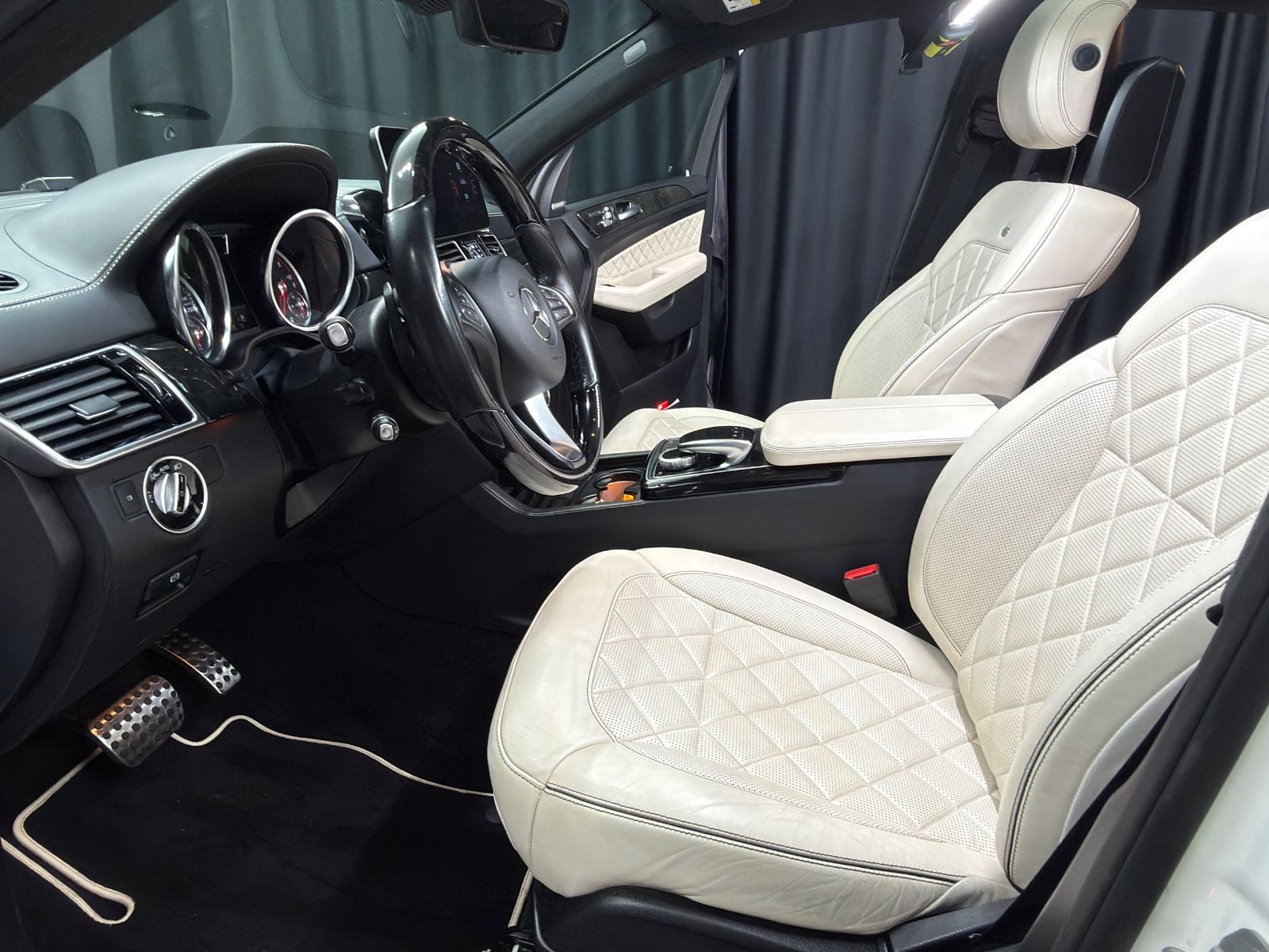 Fahrzeugabbildung Mercedes-Benz GLE 350 d Coupe 4Matic|TV|PANO|AMG-LINE|VOLL|22"