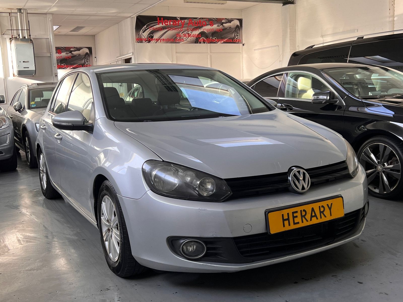 Volkswagen Golf - 1