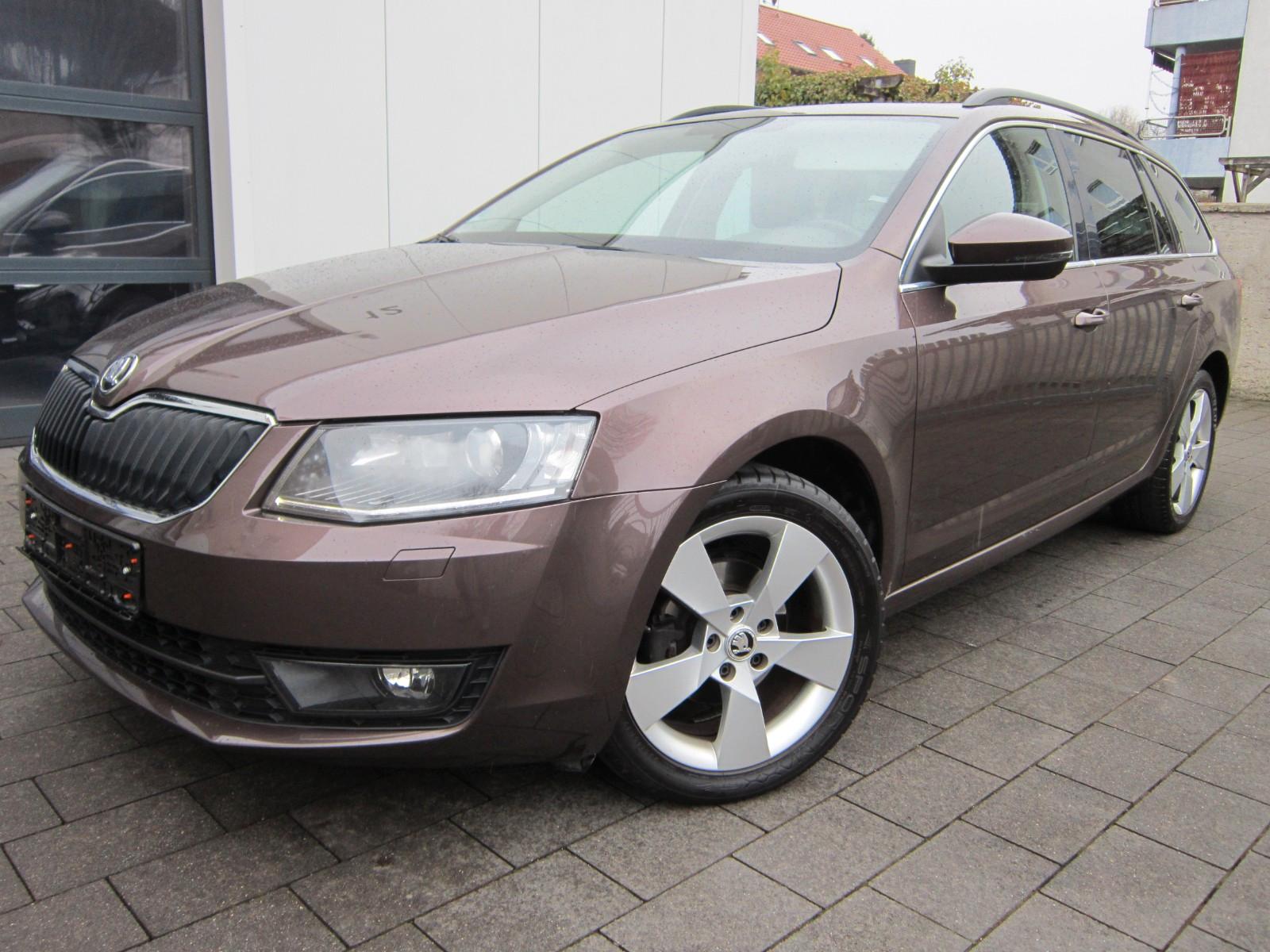 Skoda Octavia Kombi"Style"DSG*Navi*Panorama*Leder*SH*