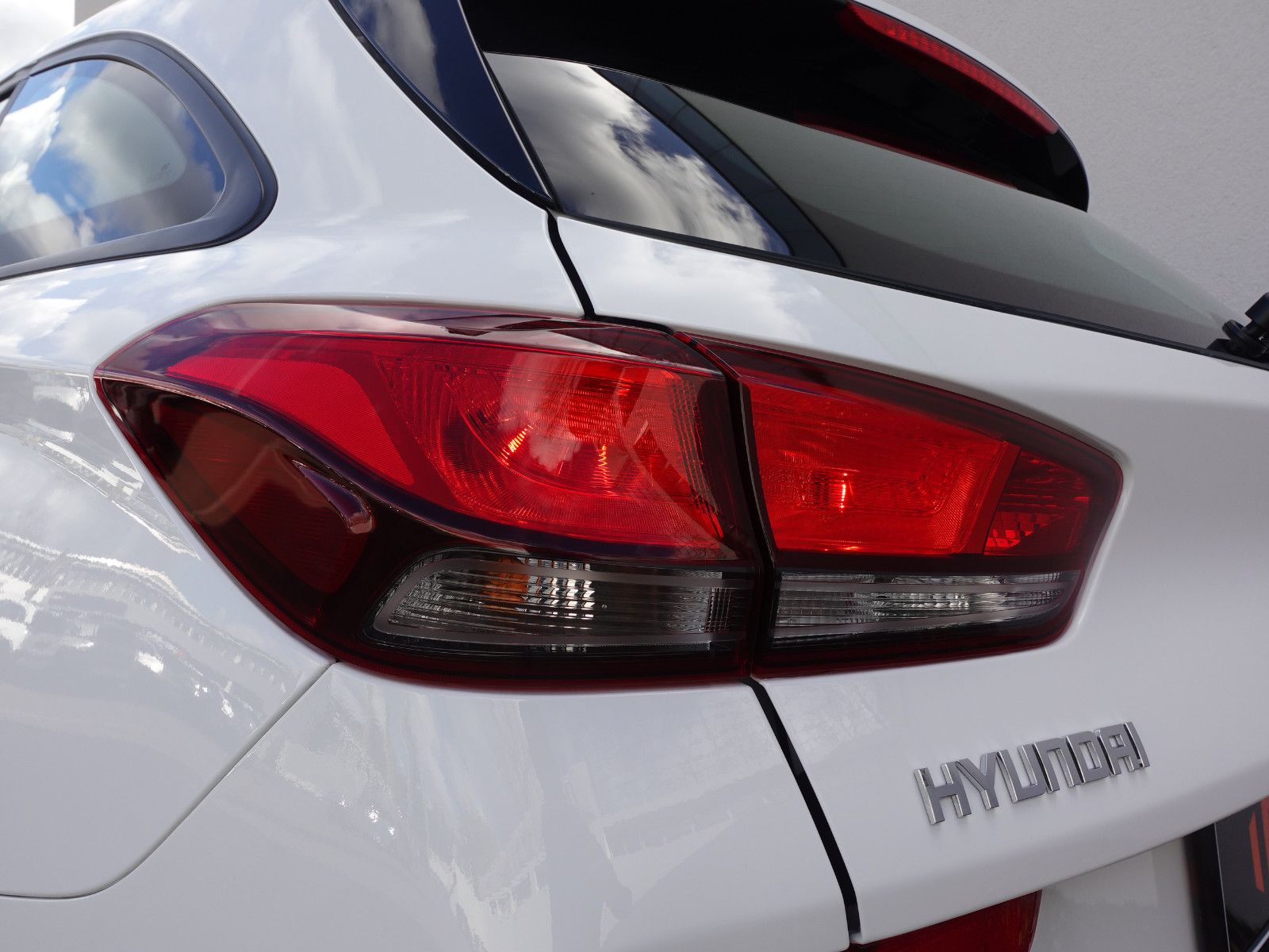 Fahrzeugabbildung Hyundai i30cw Trend 1.5TGDI AUTOMATIK,Navi,Kamera,Sitzhz