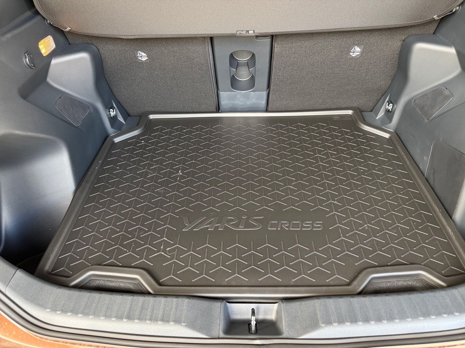 Fahrzeugabbildung Toyota Yaris Cross Lounge 1.5-l-Hybrid LED,Navi,elHeckk