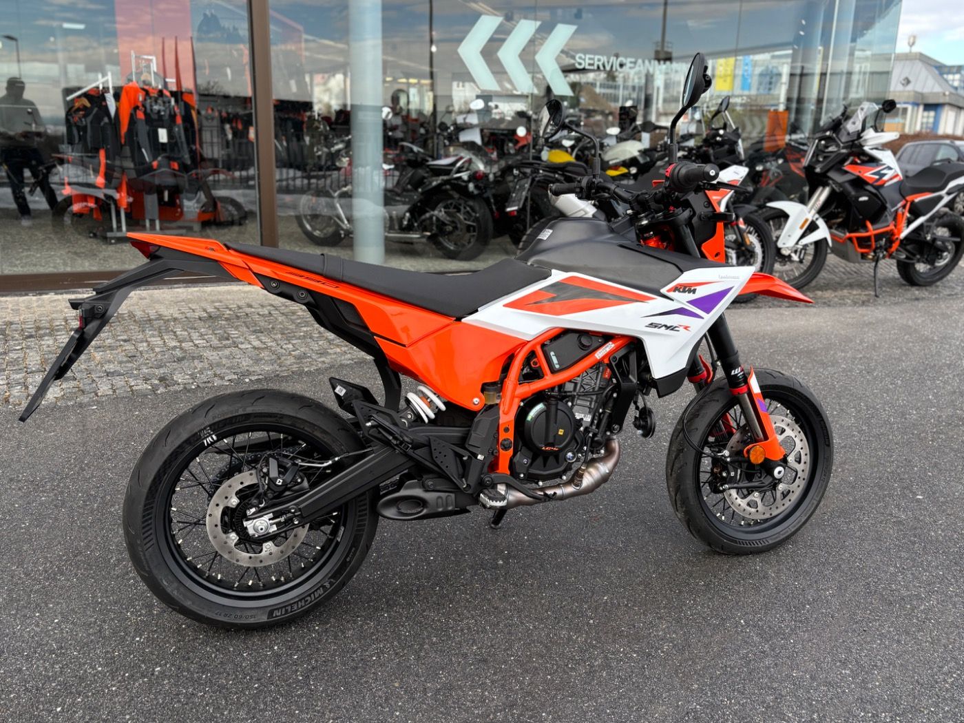 Fahrzeugabbildung KTM 390 SMC R 2026 Quickshifter+ inclusive