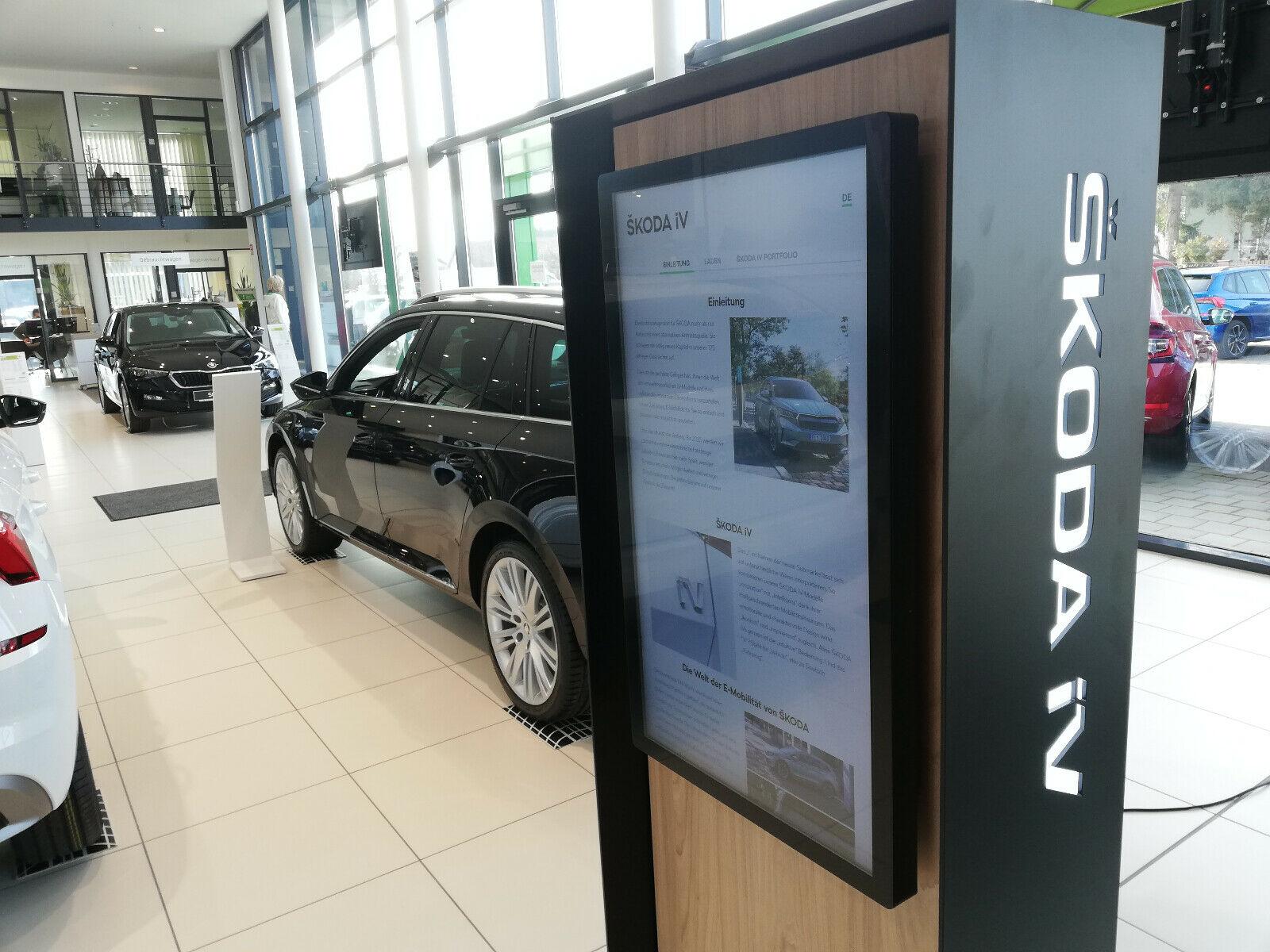 showroom-image-top
