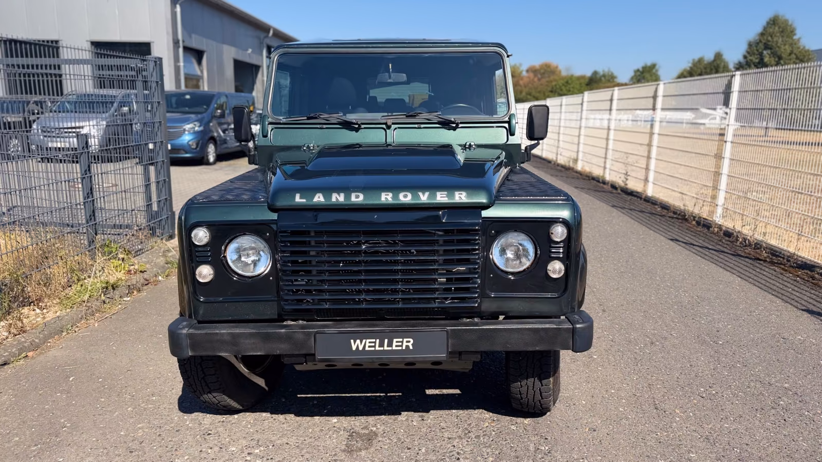Land Rover Defender 110 Station Wagon 2.4 TD4 | 122 ch | BVM | Sièges sport chauffants | Attelage | Pare-brise chauffant | Jantes alliage