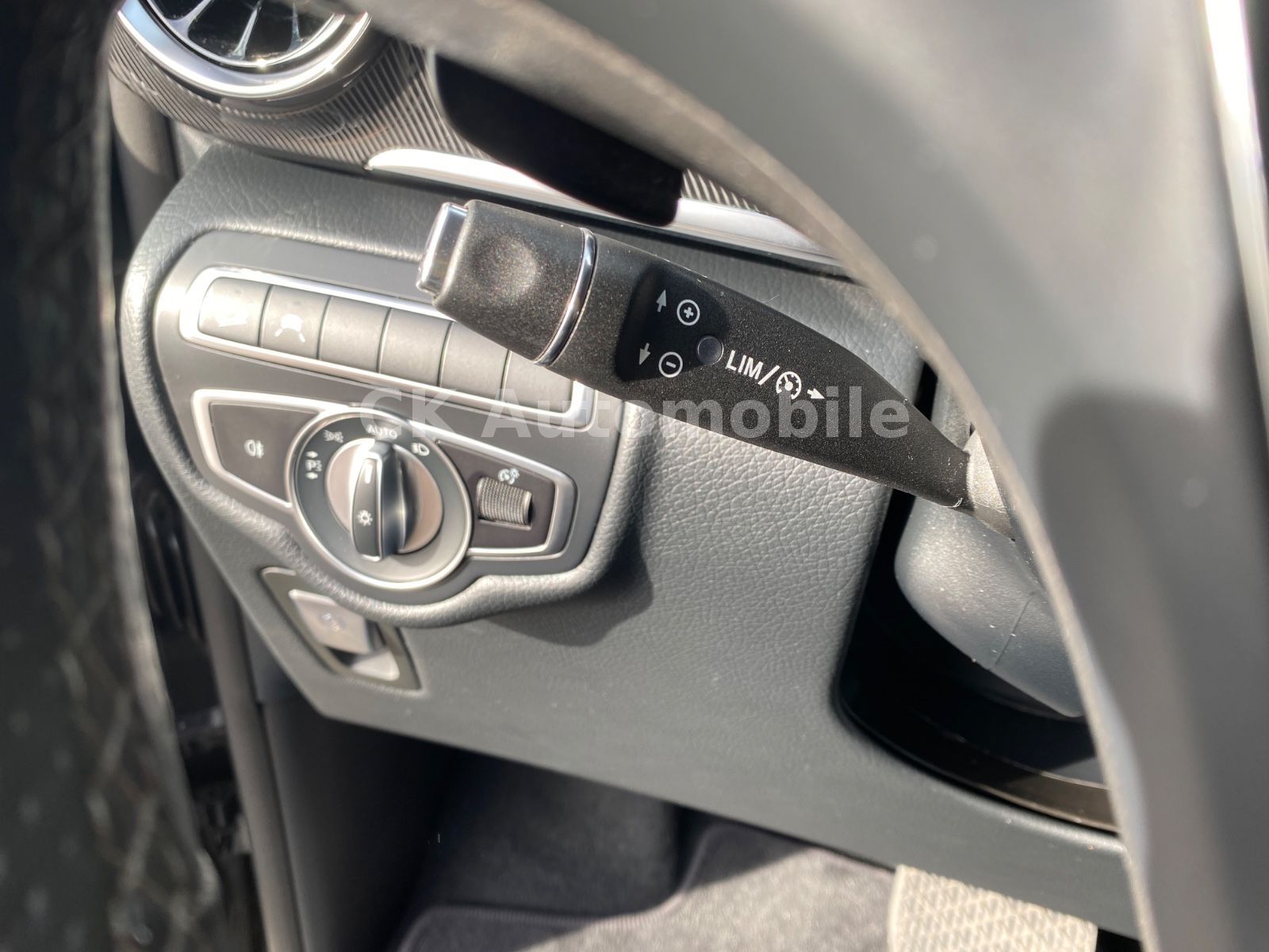 Fahrzeugabbildung Mercedes-Benz V 300 d EDITION 4MATIC lang/7Sitze/Navi/Kam./LED