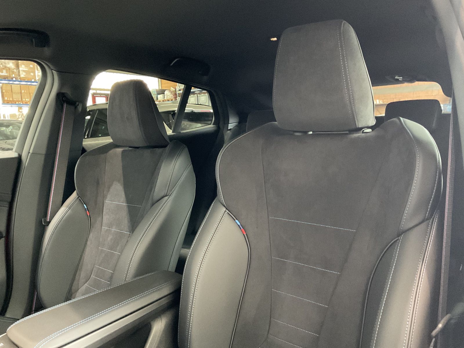 Fahrzeugabbildung BMW iX2 20" LMR, Komfortzugang, AHK M Sportpaket