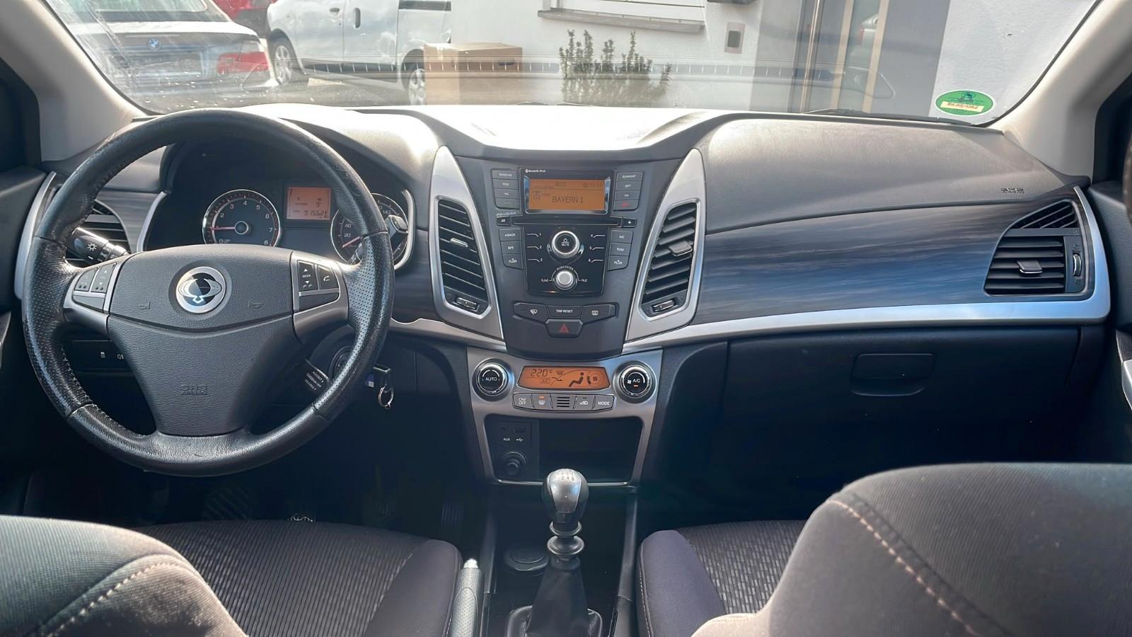 SsangYong Korando 2015 — interior