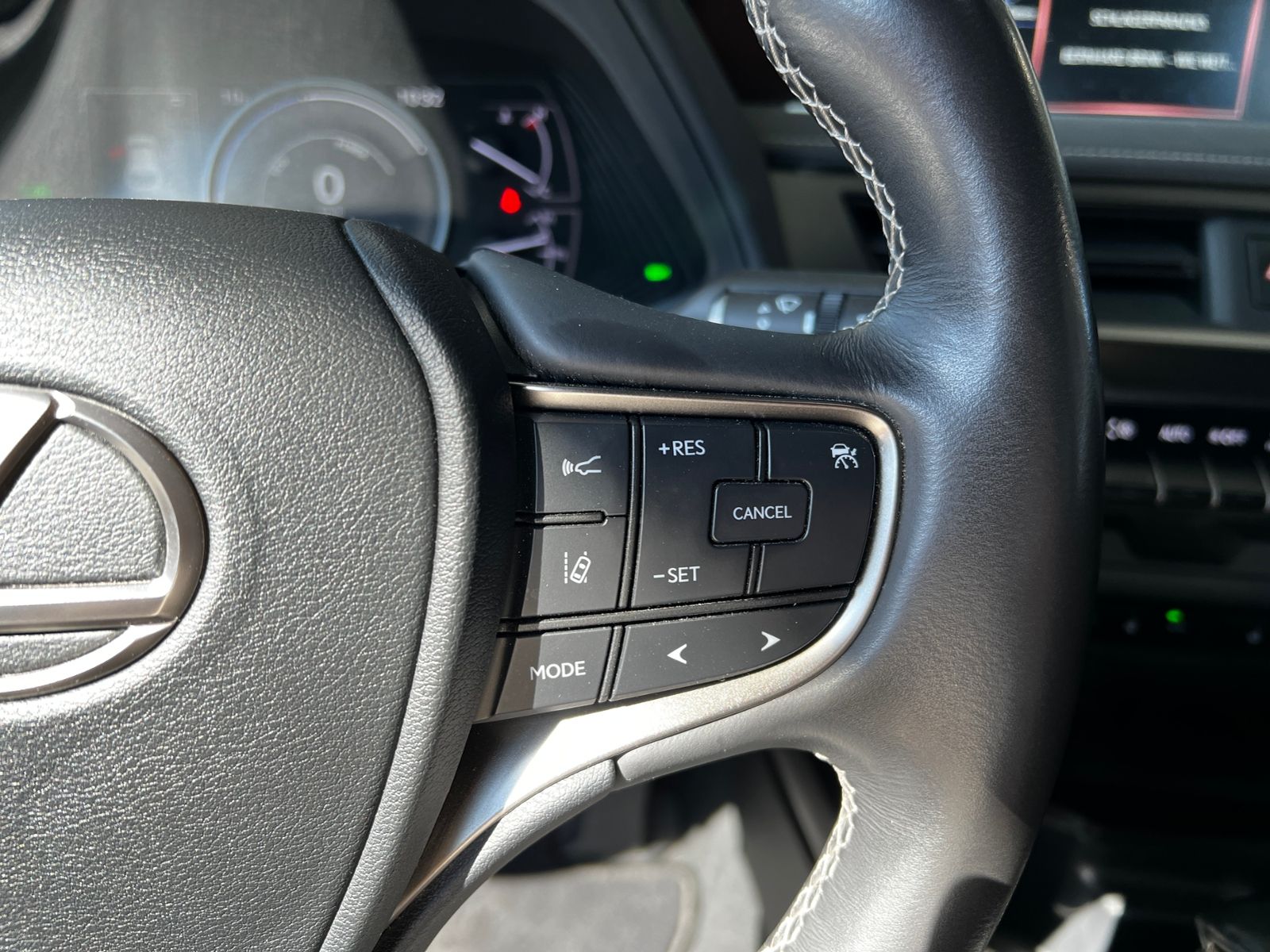 Fahrzeugabbildung Lexus UX 250 h Style Edition AHK RFK Full Link LED