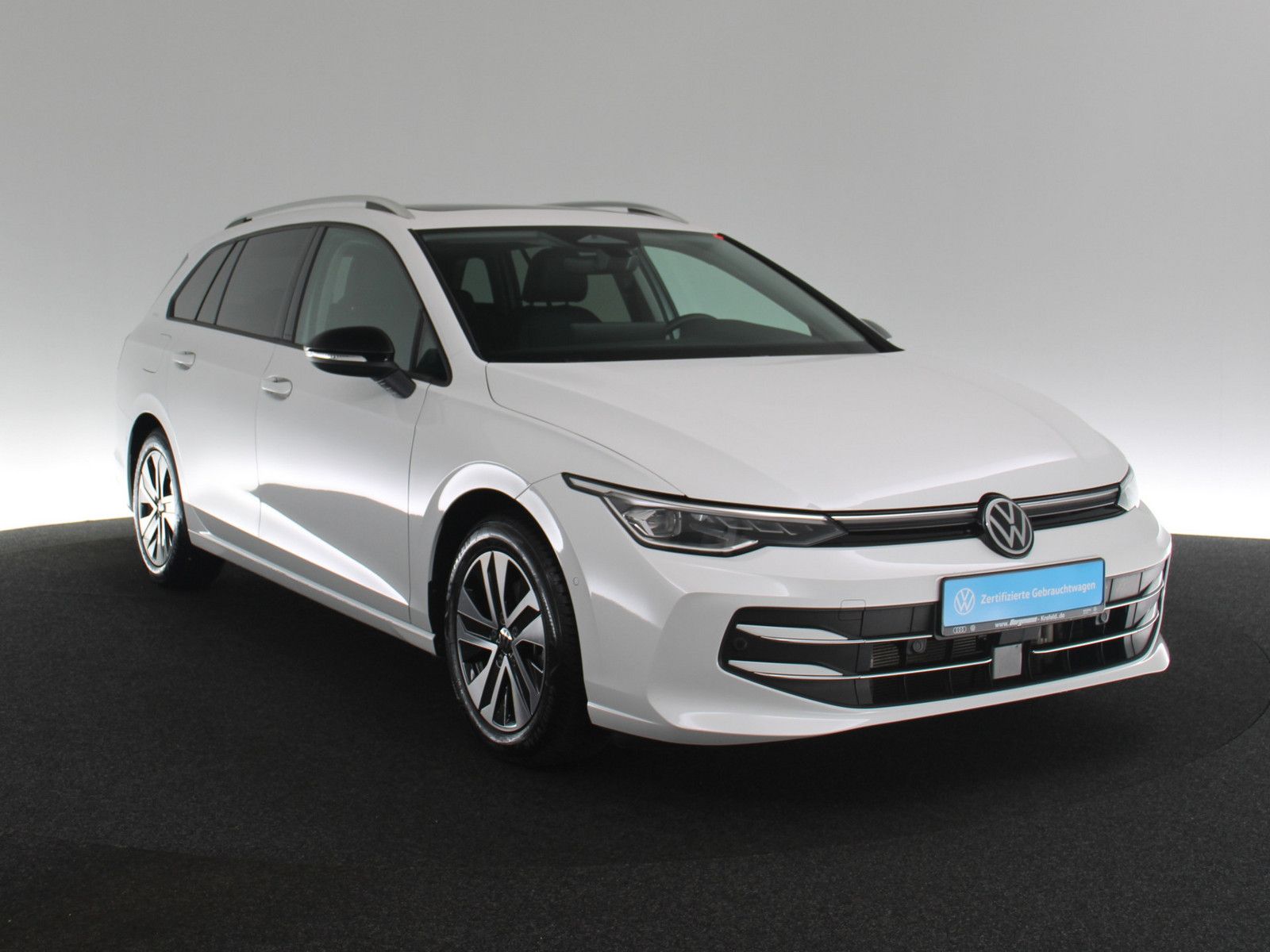 Volkswagen Golf VIII 1.5 eTSI Energy PANO NAVI KAMERA SHZ foto 3