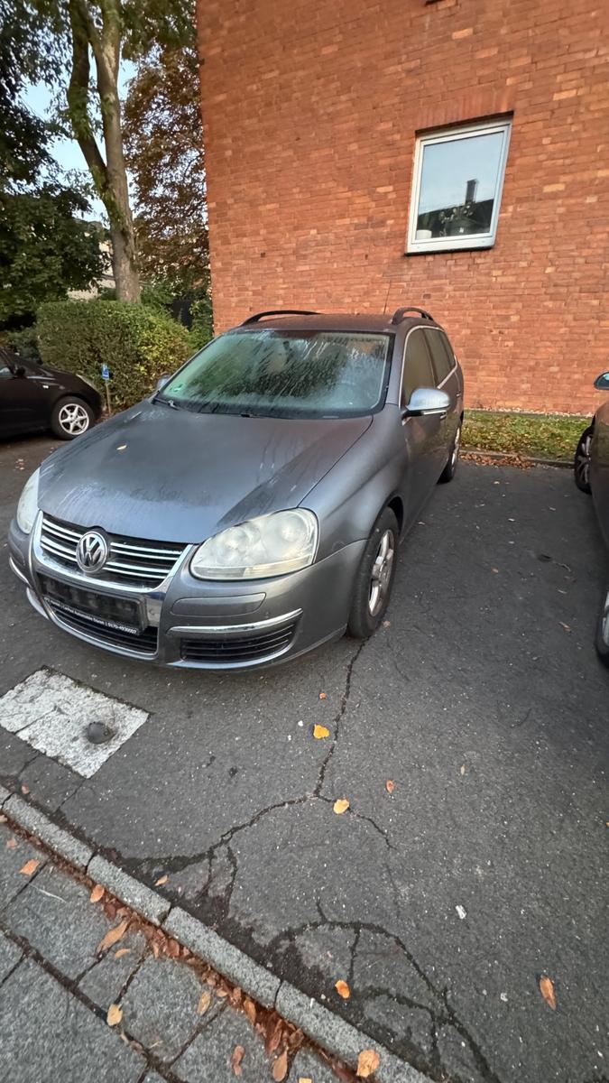 Volkswagen Golf 2009 — rear view