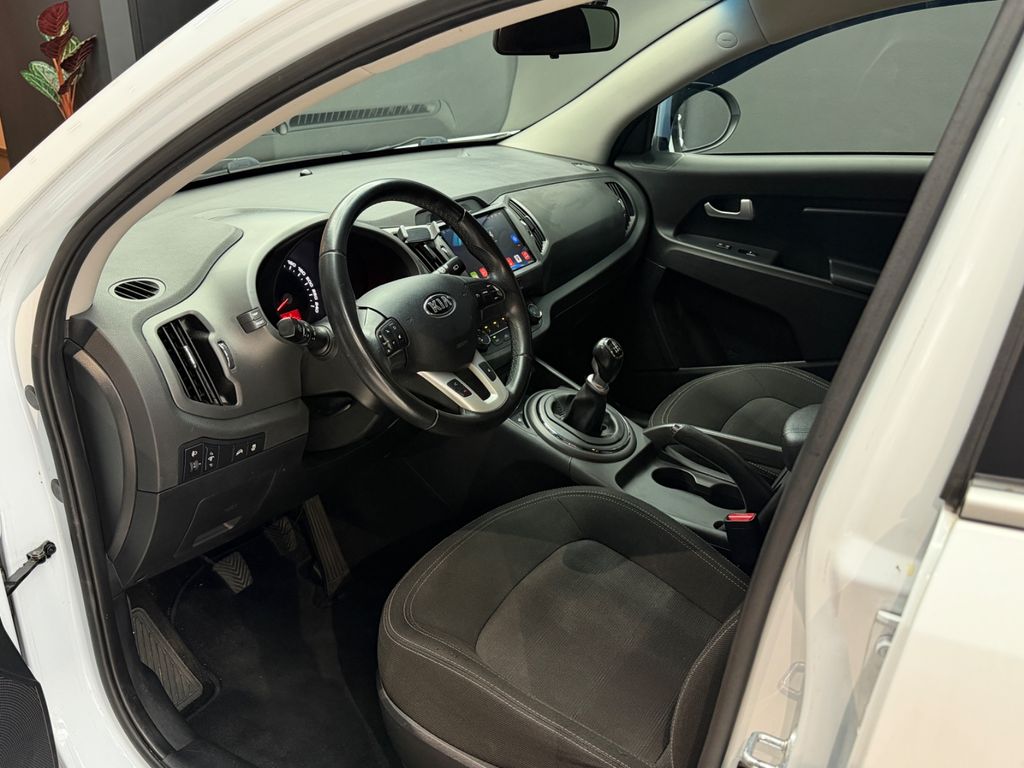 KIA Sportage Attract 2WD*KLIMA*KAMERA*SHZ*NAVI*TOP KIA Sportage Attract 2WD*KLIMA*KAMERA*SHZ*NAVI*TOP