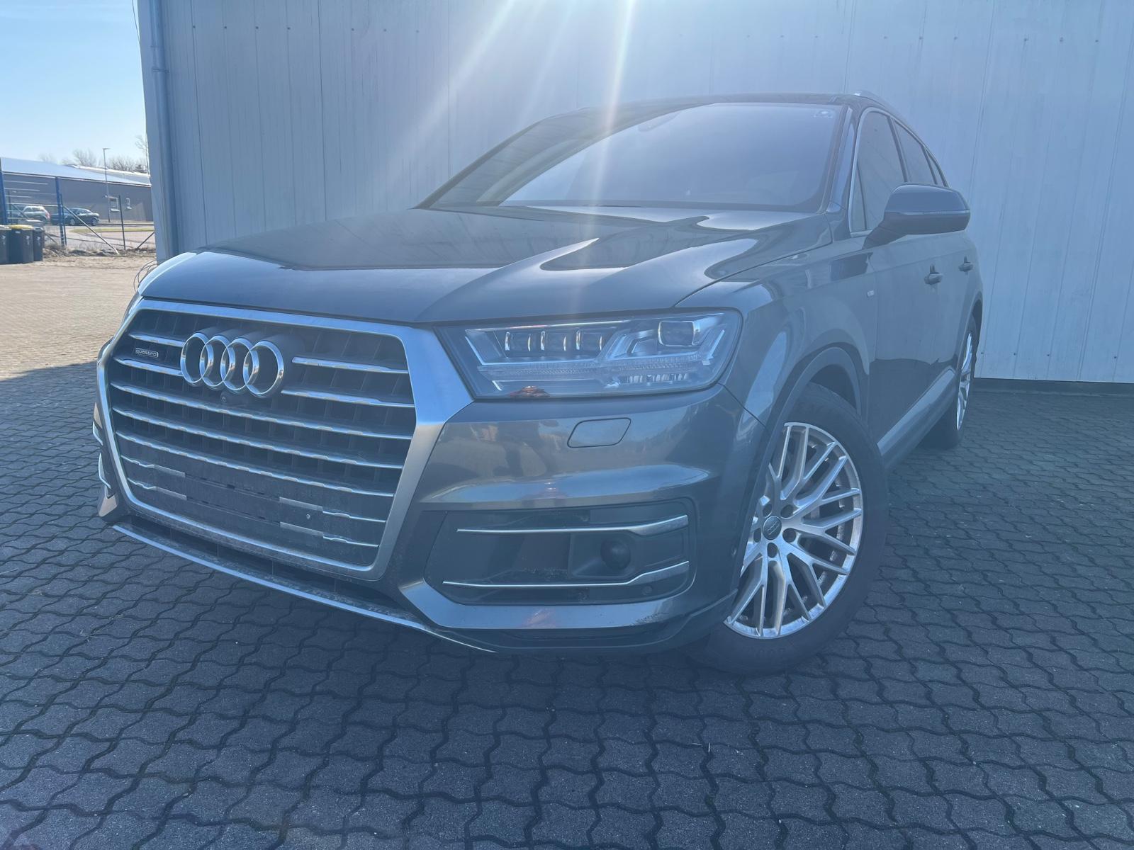 Audi Q7 3.0 TDI Quattros*S-Line*7 Sitze*TV*PANO*HUD*