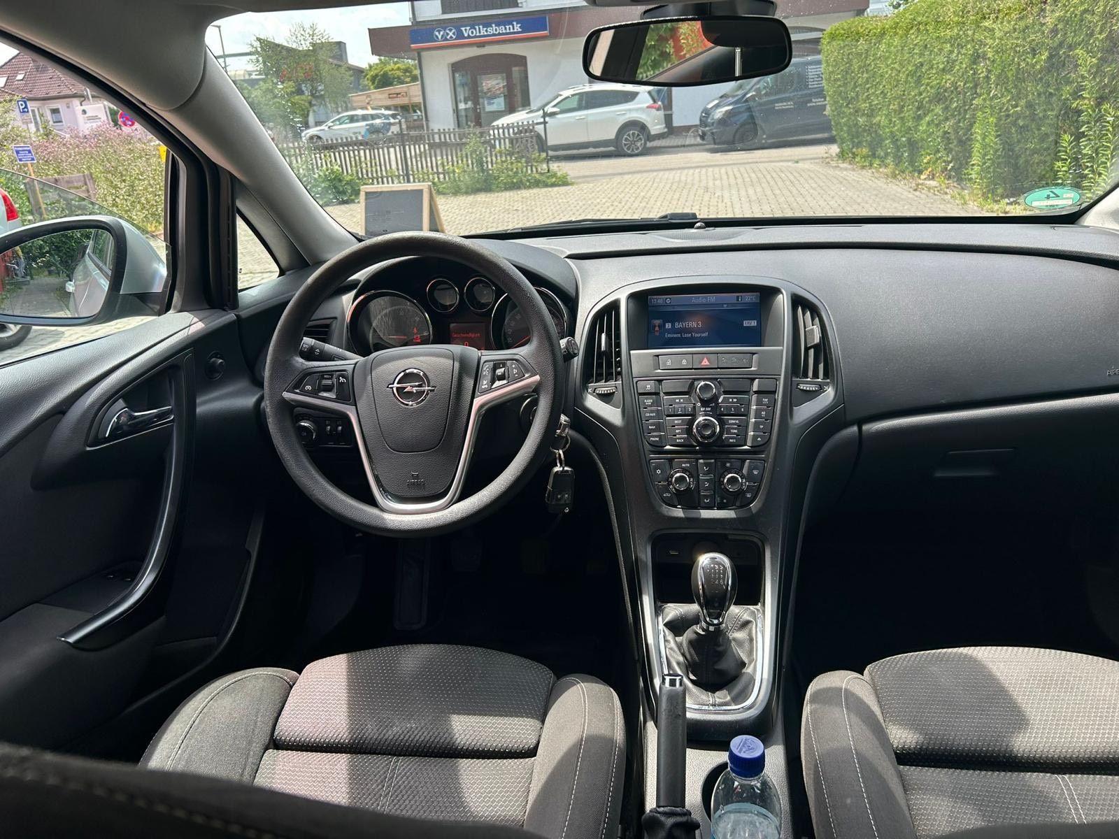 Opel Astra 2011 — photo 6