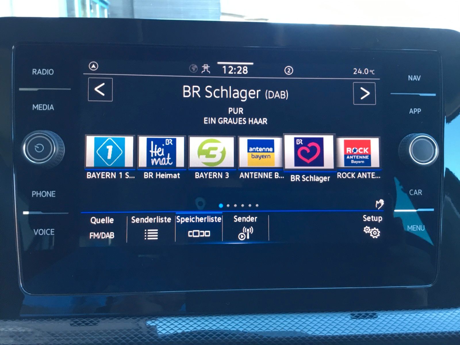 Fahrzeugabbildung Volkswagen T-Cross 1.0 TSI DSG Life+AHK+ACC+LED+17"+Kamera