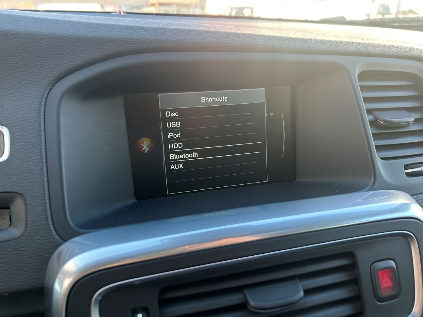 Fahrzeugabbildung Volvo V60 D3 Linje Svart Pano Leder digital SHZ H&R Ka