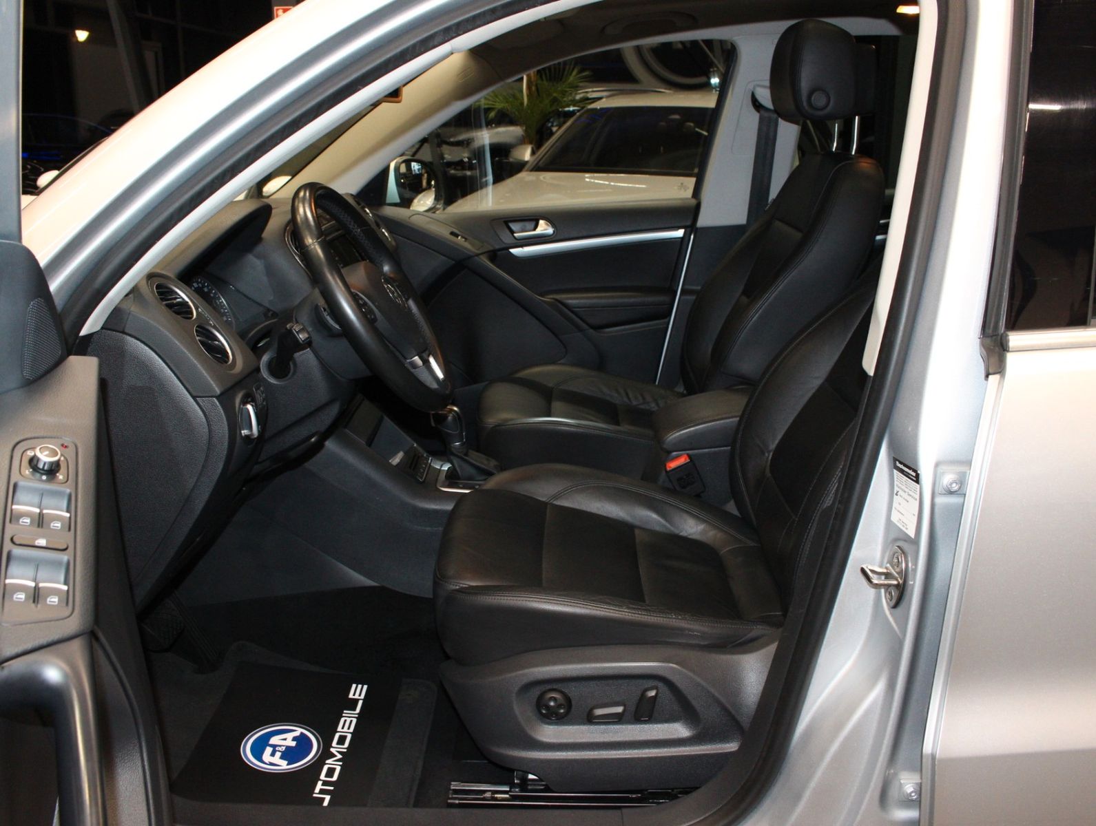 Fahrzeugabbildung Volkswagen Tiguan Sport & Style BMT 4Motion R Line*TOP