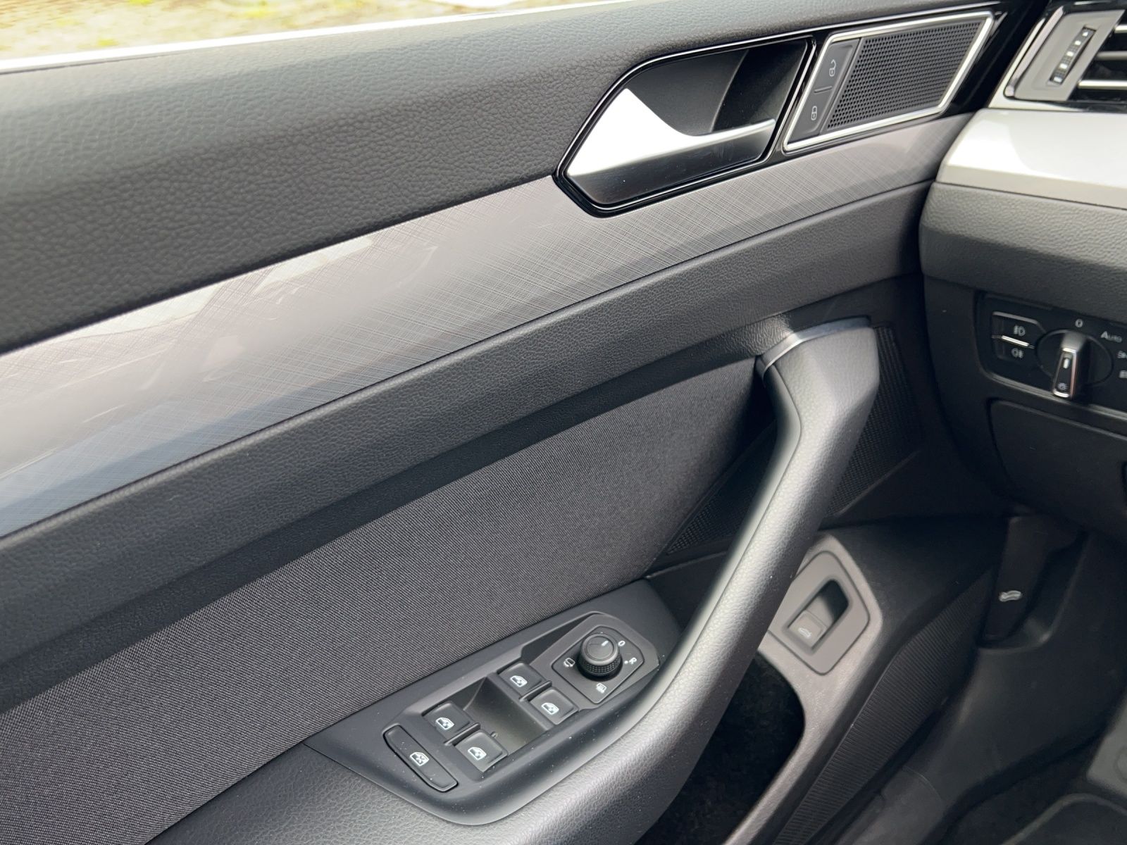 Fahrzeugabbildung Volkswagen Passat Variant TDI DSG AHK NAVI ACC LED PDC SHZ