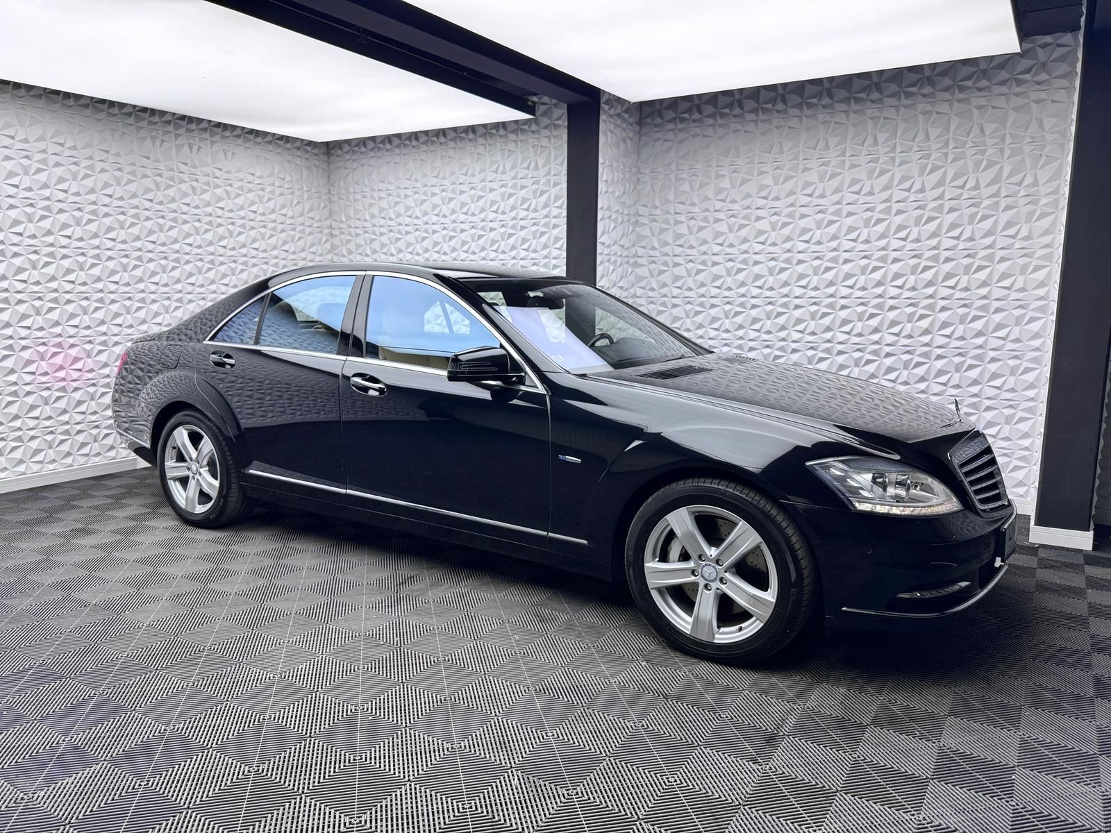 Fahrzeugabbildung Mercedes-Benz CGI 4.7 V8 LIEBHABERSTK/DESIGNO/AIRMATIC/DISTRO