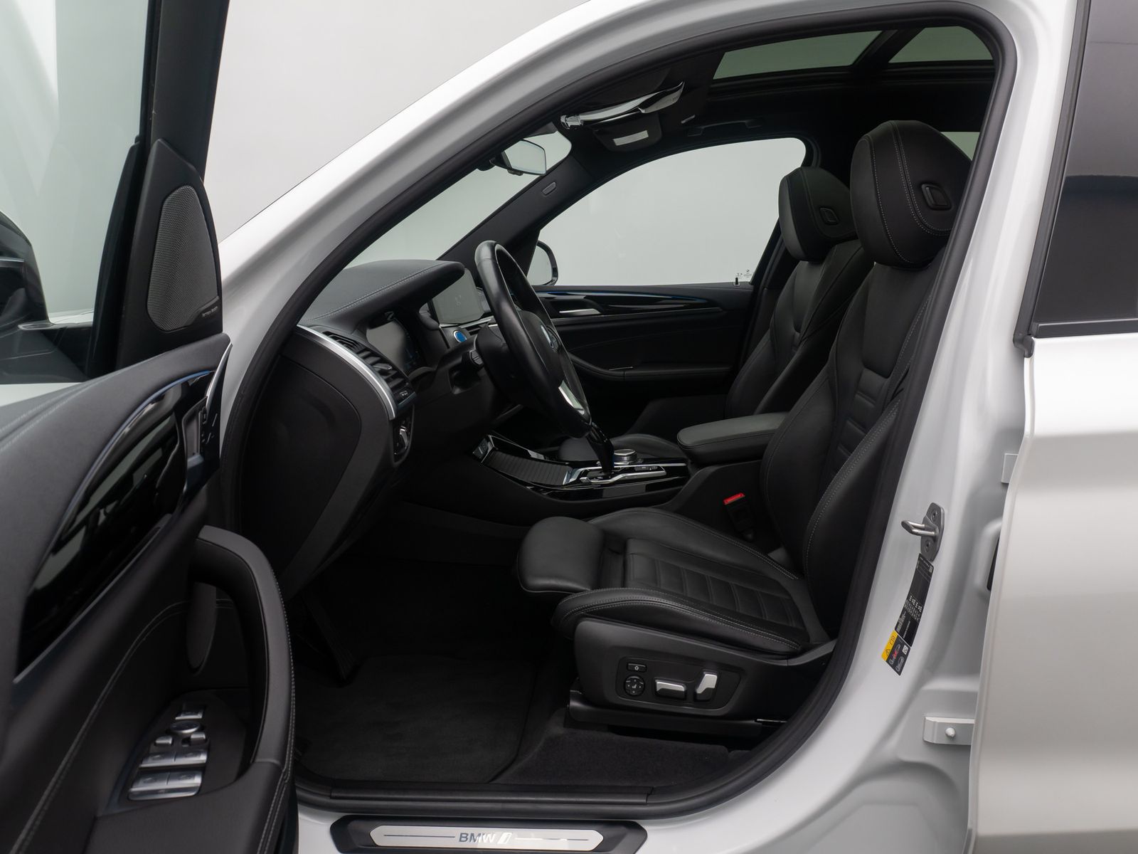 Fahrzeugabbildung BMW iX3 IMPRESSIVE ACC 360° Panorama HUD DAB 20Zoll