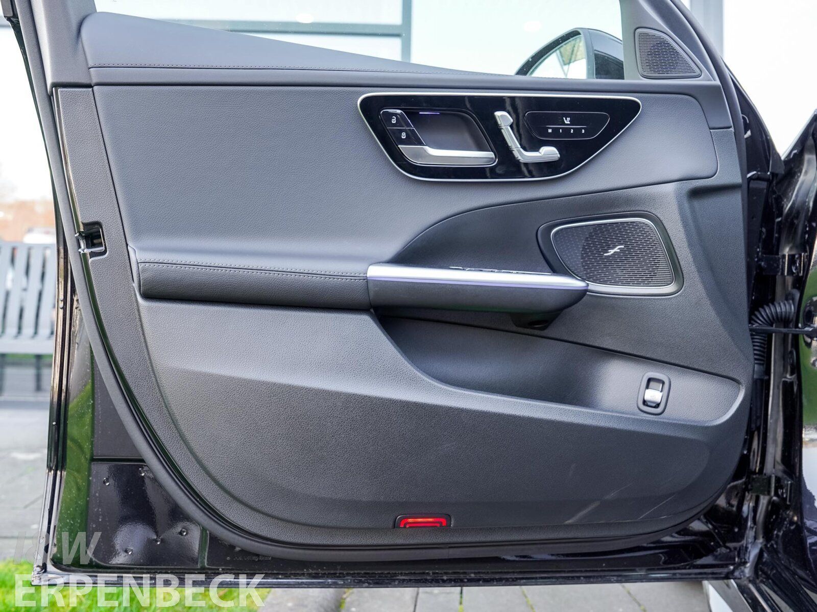 Fahrzeugabbildung Mercedes-Benz C 200 AMG Distronic AHK 360° DigitalLight Memory