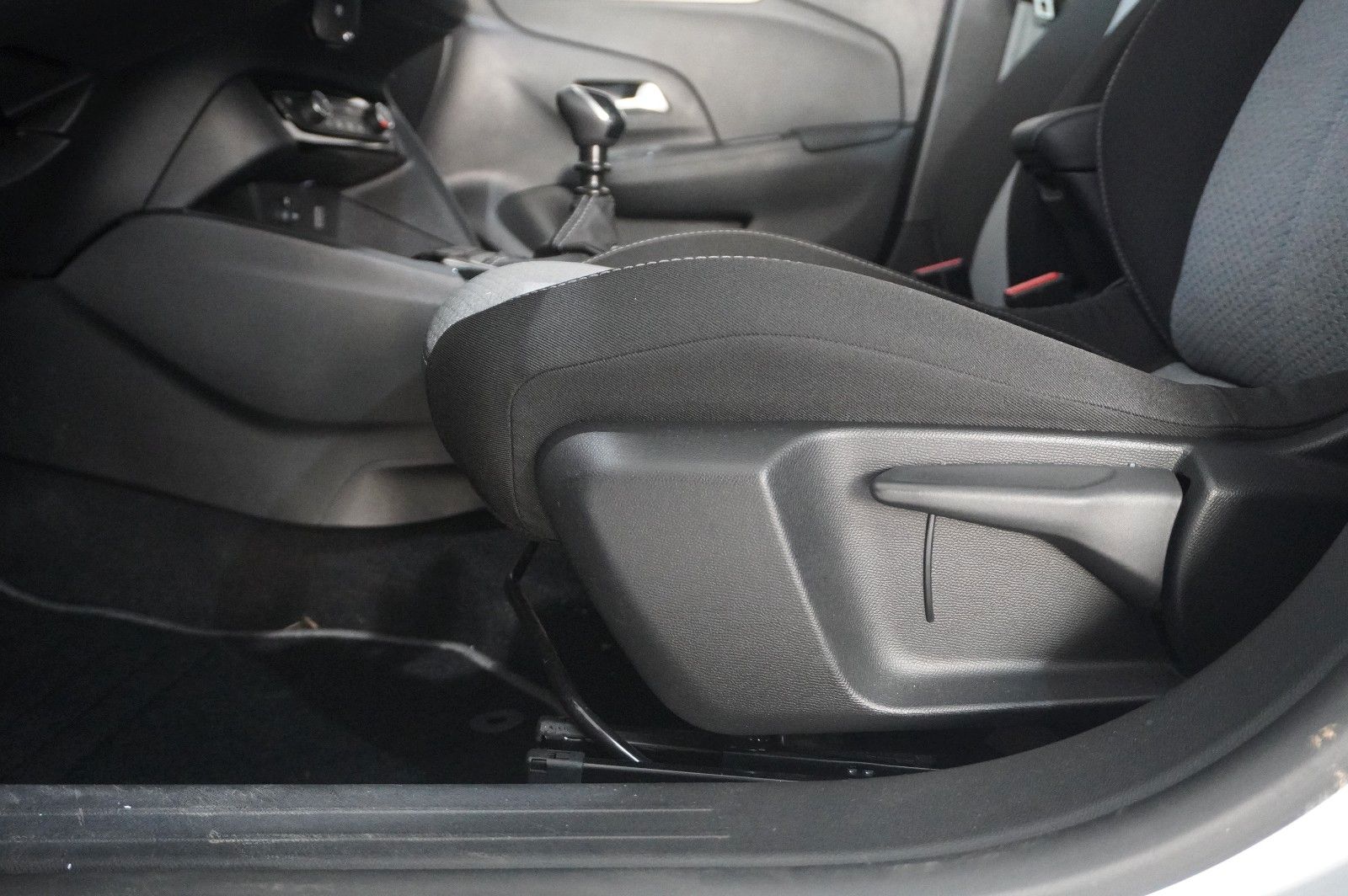 Fahrzeugabbildung Opel Corsa F 1.2 FACELIFT NAVI/LED/KAMERA/VIRTU./DAB+
