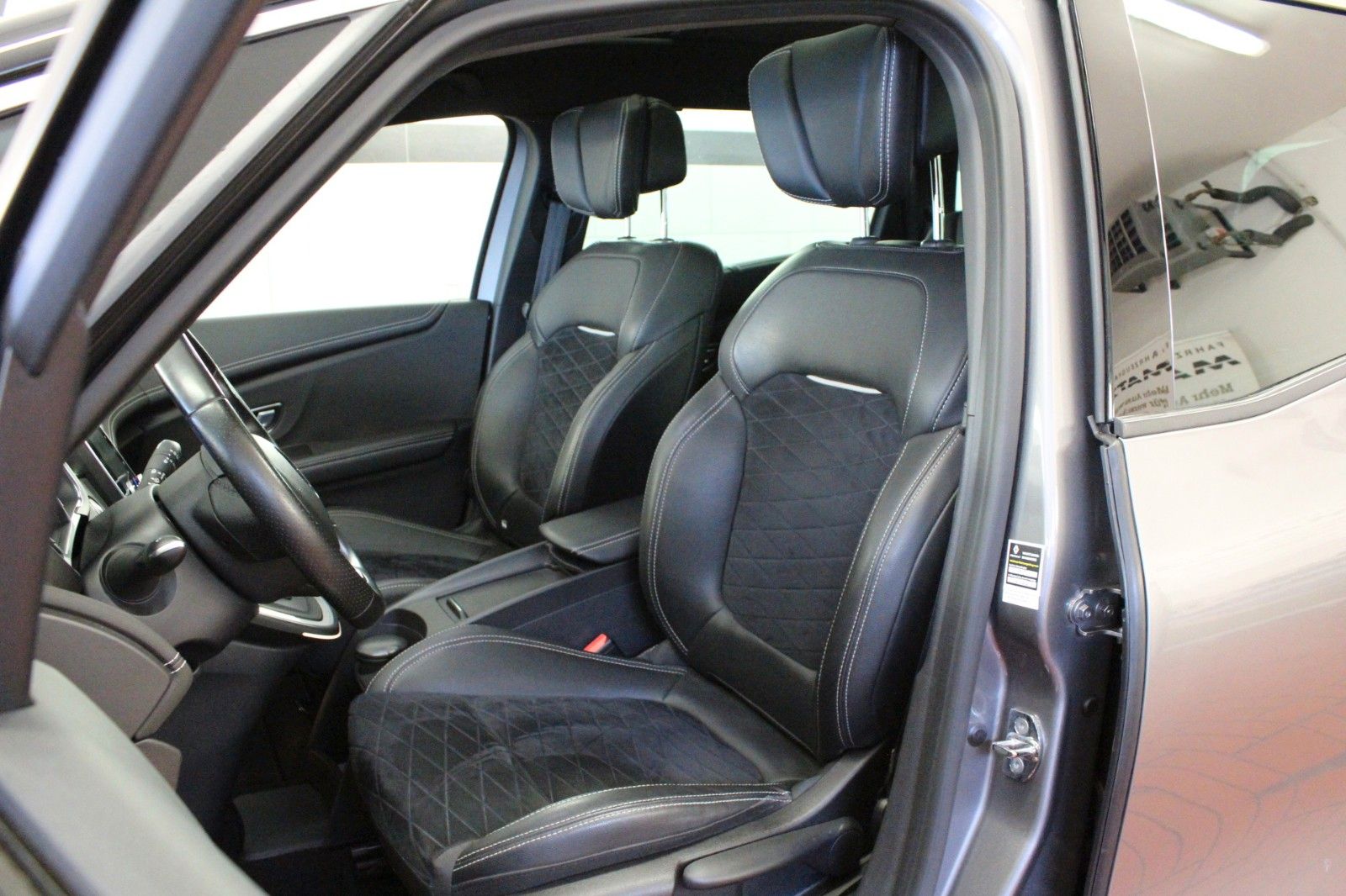 Fahrzeugabbildung Renault Grand Scenic Tce160 EDC Black*Panorama*