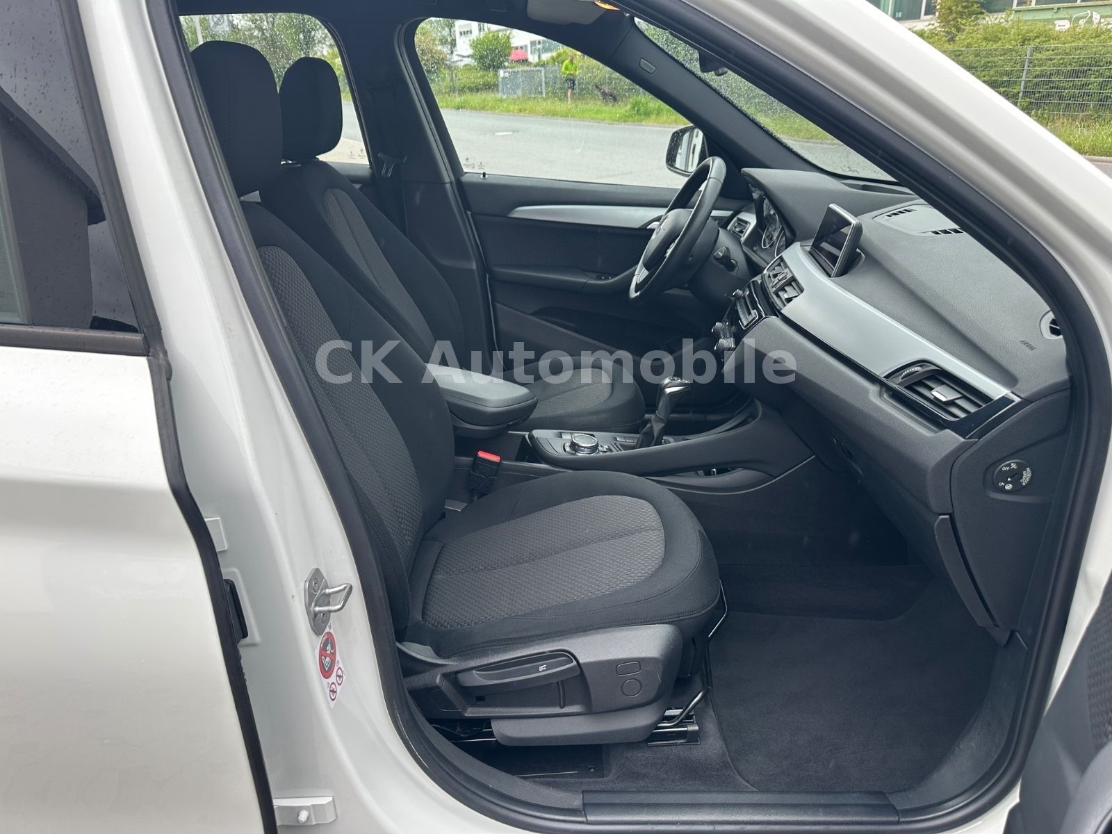 Fahrzeugabbildung BMW X1 sDrive 18d Automatik/Navi Plus/Head-Up/PDC