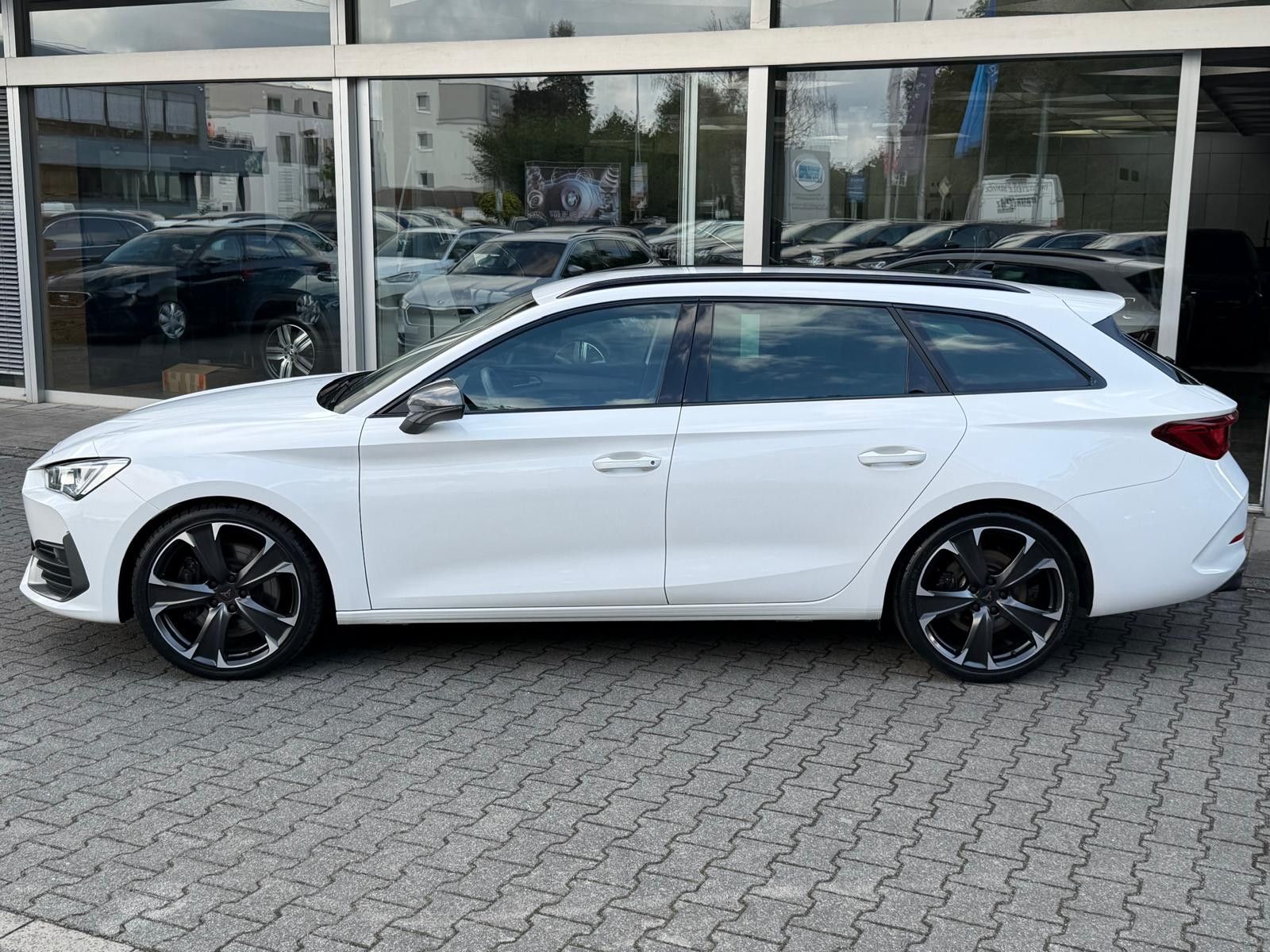 Fahrzeugabbildung CUPRA Leon 2.0 TSI VZ >VIRTU+LED+NAVI+PDC+DAB+19"+
