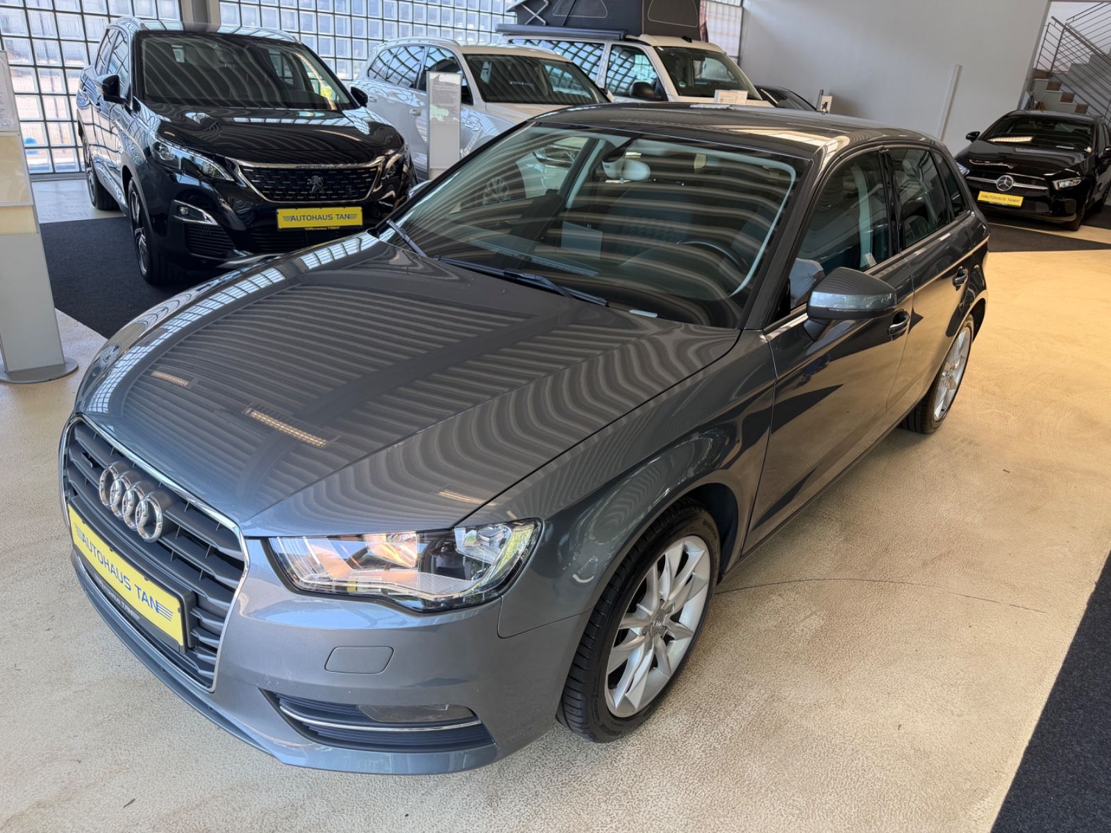 Fahrzeugabbildung Audi A3 Sportback 2.0 TDI attraction quattro