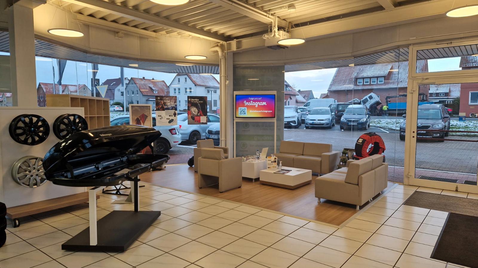 showroom-image-top