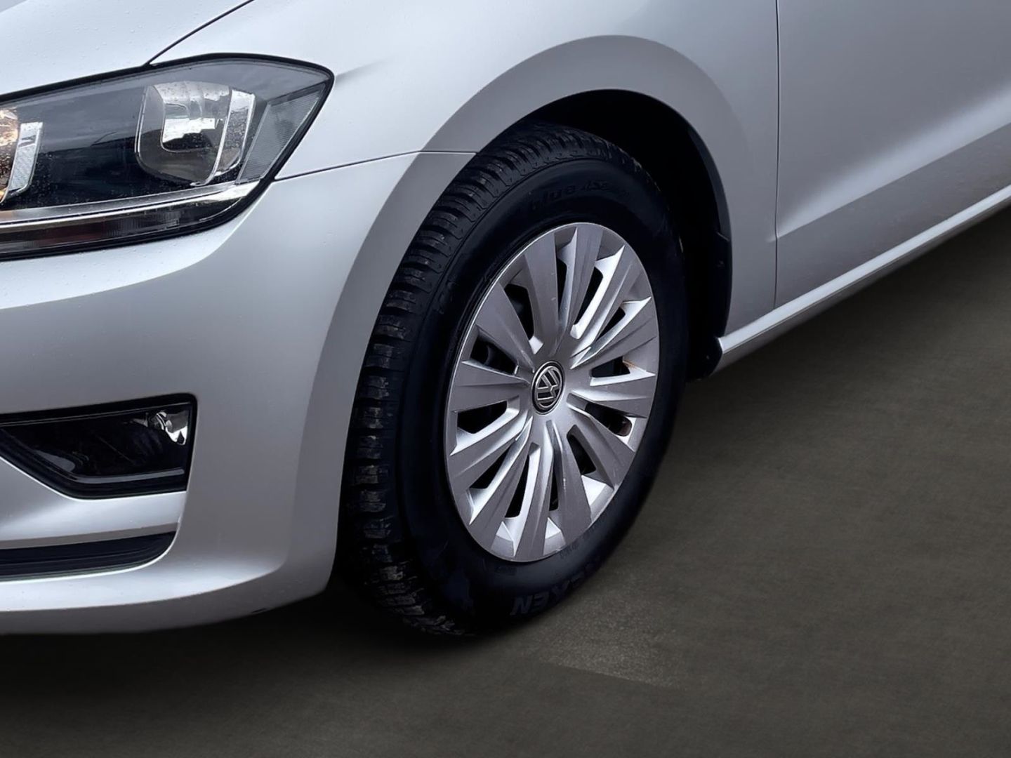 Fahrzeugabbildung Volkswagen Golf Sportsvan 1.2 TSI Trendline Allwetterreifen