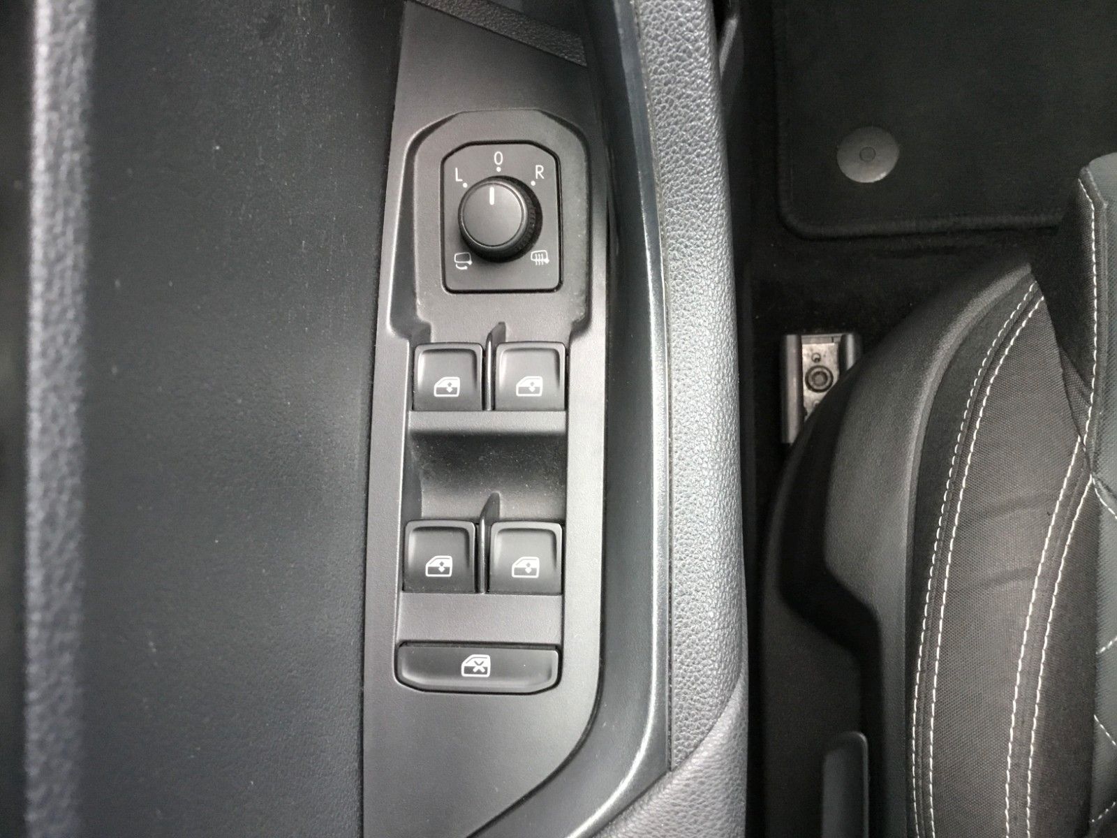 Fahrzeugabbildung SKODA Karoq 2.0l TDI DSG 4x4 SPORTLINE+AHK+18"+Kamera