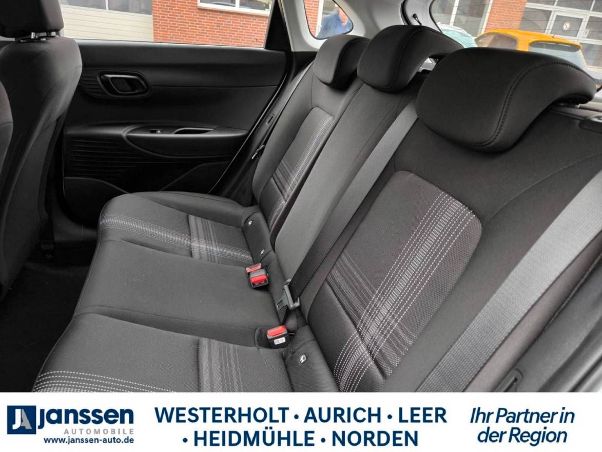 Fahrzeugabbildung Hyundai i20 Select Funktionspaket PDC Navi Rückfahrkamer