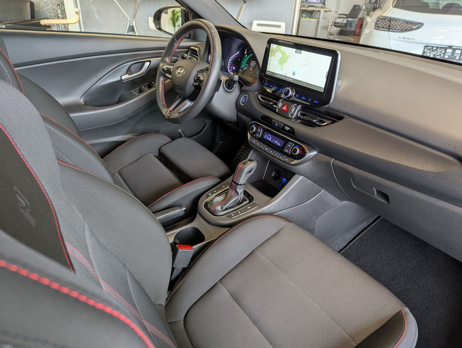Fahrzeugabbildung Hyundai i30 1.5 T-GDI DCT N-Line LED Cam Pano Keyless 18