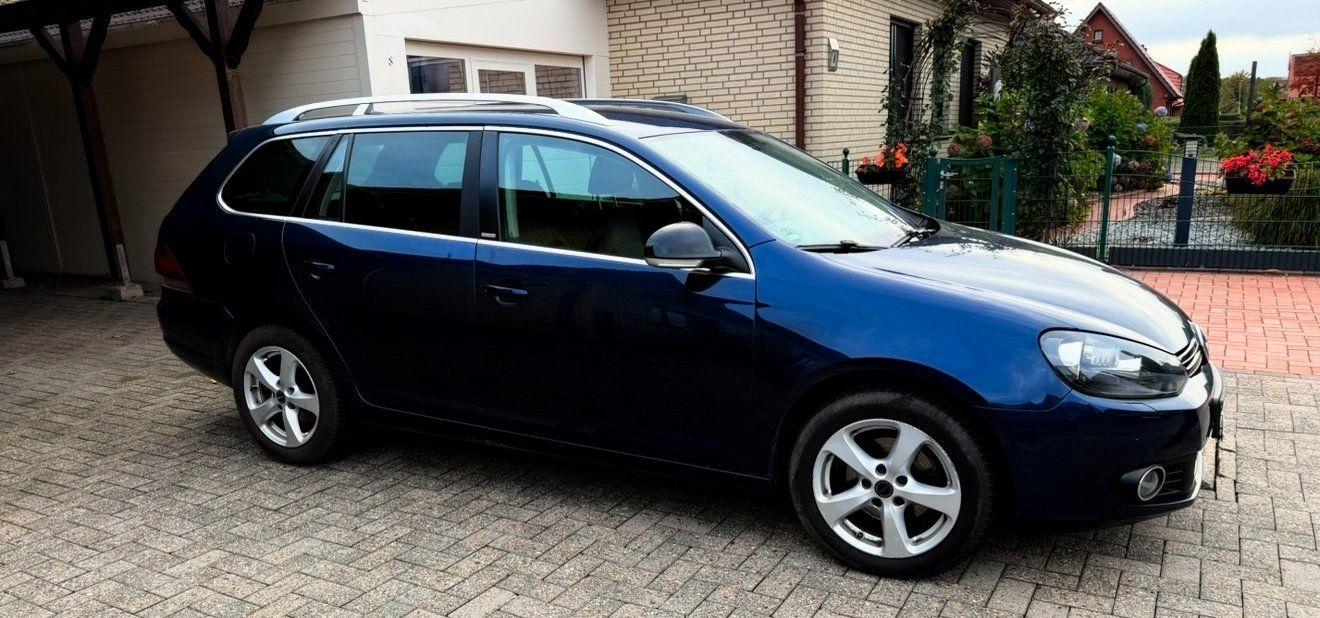 Volkswagen Golf 2011 — interior