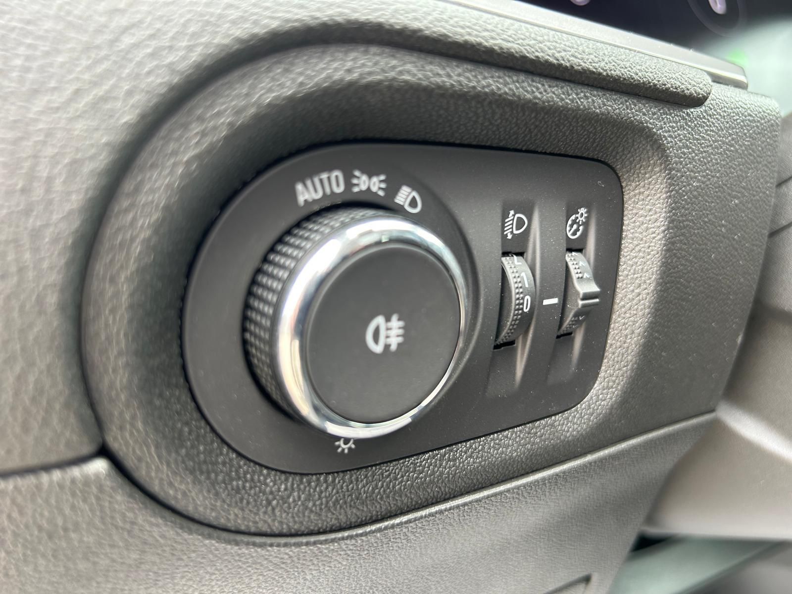 Fahrzeugabbildung Opel Grandland|Hybrid|4x4|AHK|1.Hand|LED|Standheizung