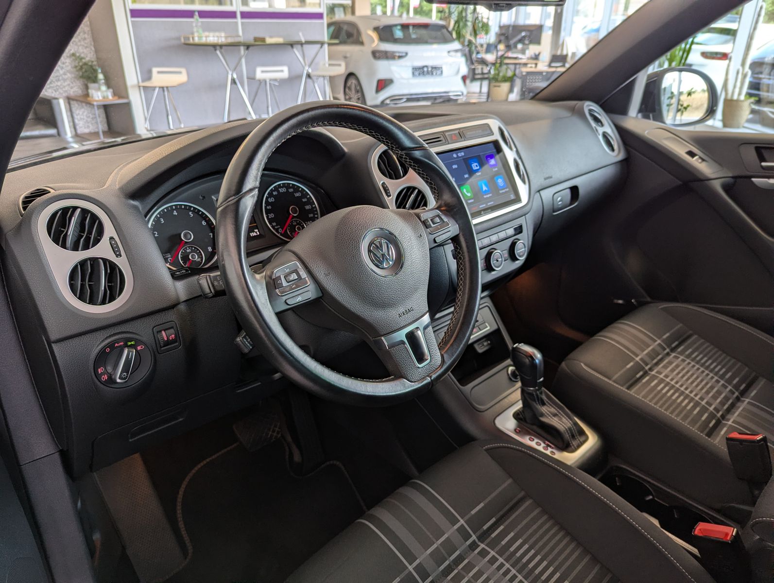 Fahrzeugabbildung Volkswagen Tiguan 1.4 TSI DSG Lounge DYNAUDIO AHK Kamera