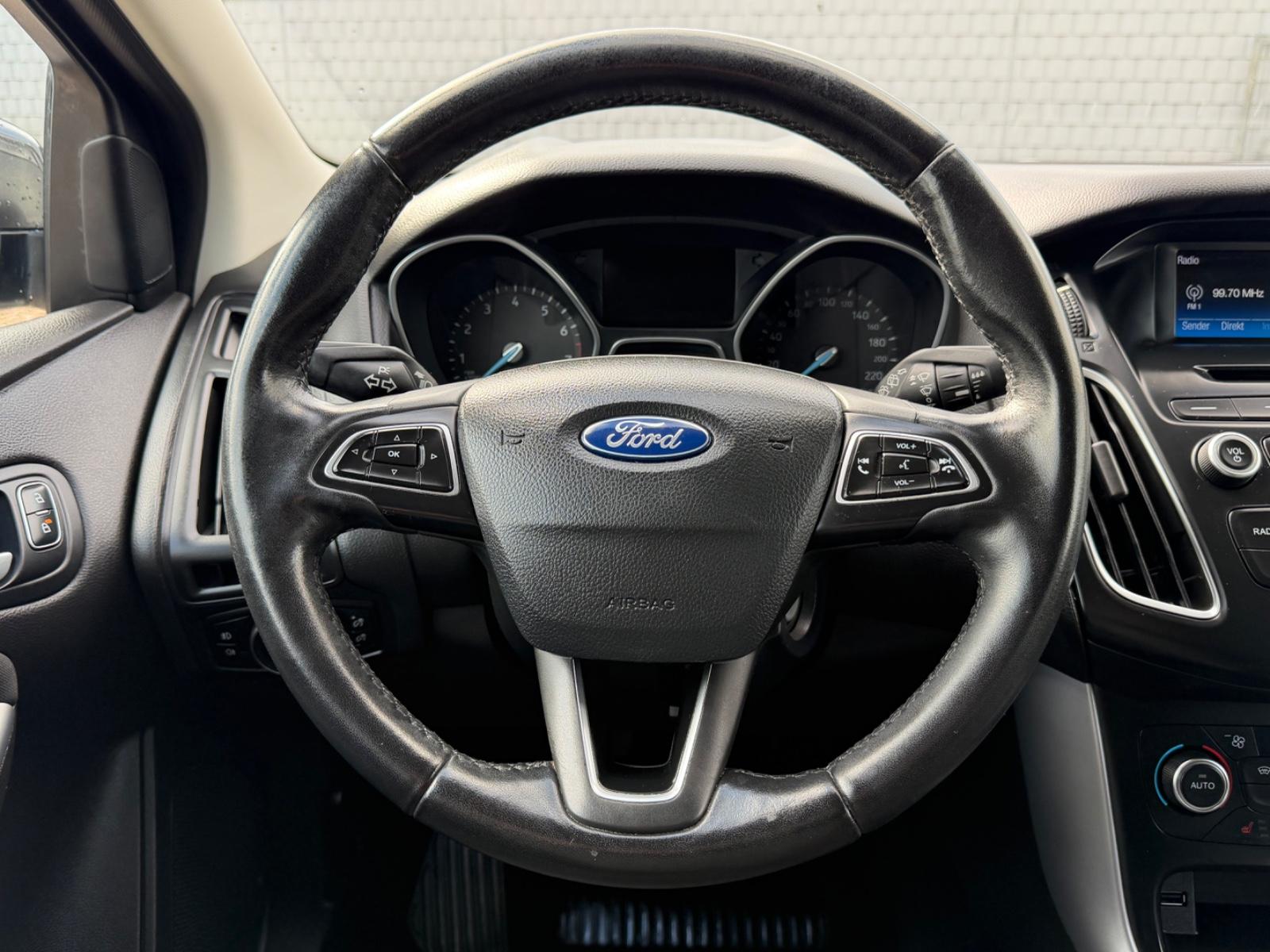 Ford Focus Turnier Sport Sportsitze Sport Lenkrad